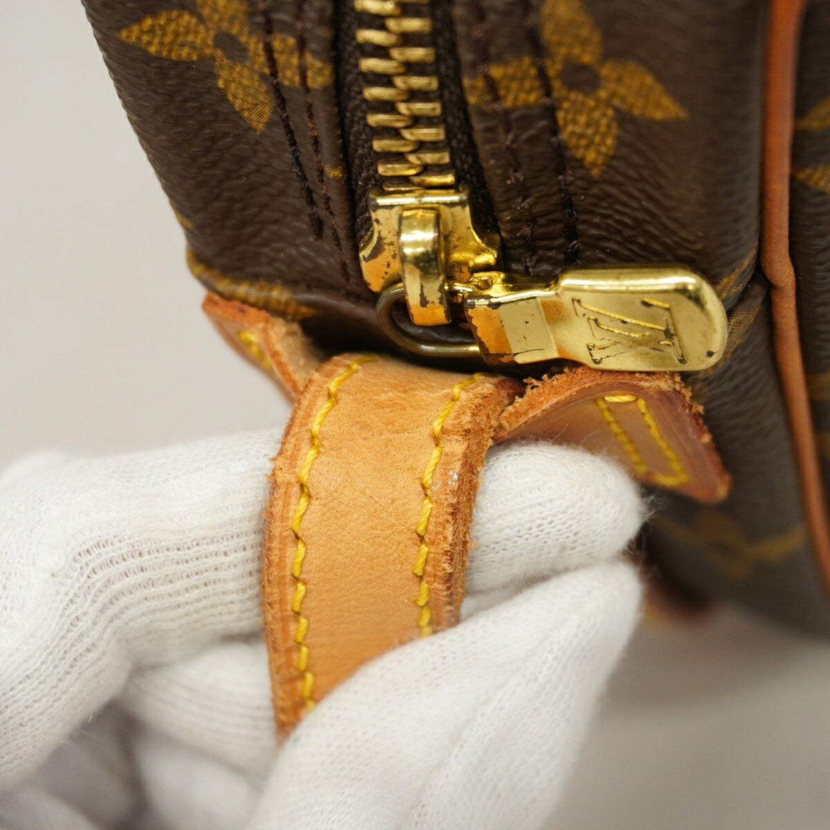 Louis Vuitton Brown Shoulder Bag (Pre-Owned)