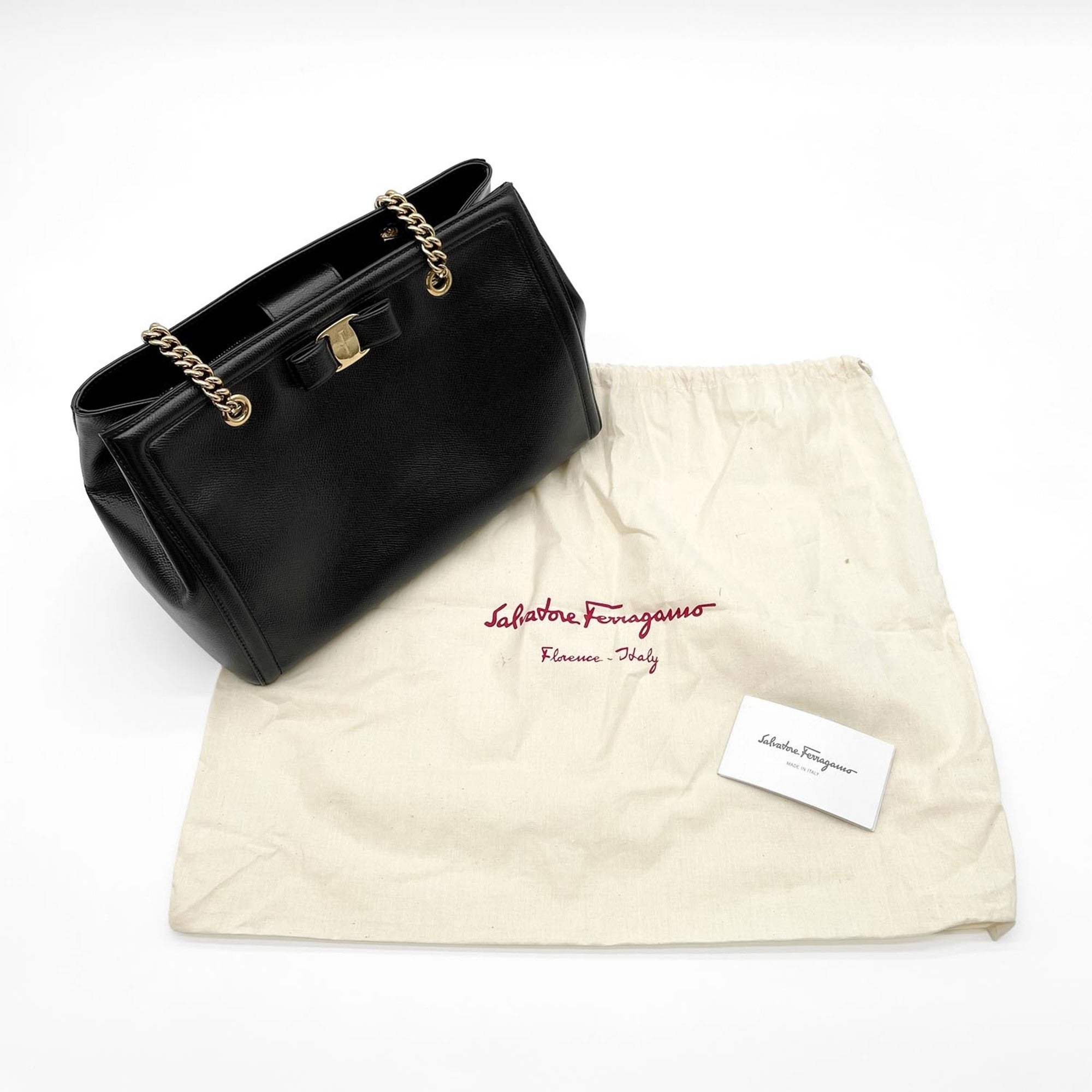 Salvatore Ferragamo Black Leather Shoulder Bag (Pre-Owned)