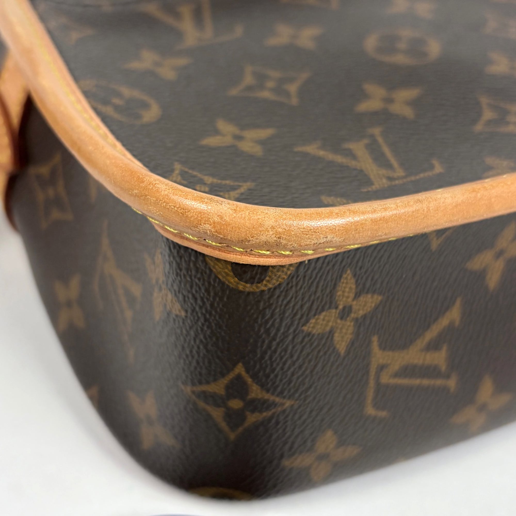 Louis Vuitton Brown Monogram Shoulder Bag (Pre-Owned)