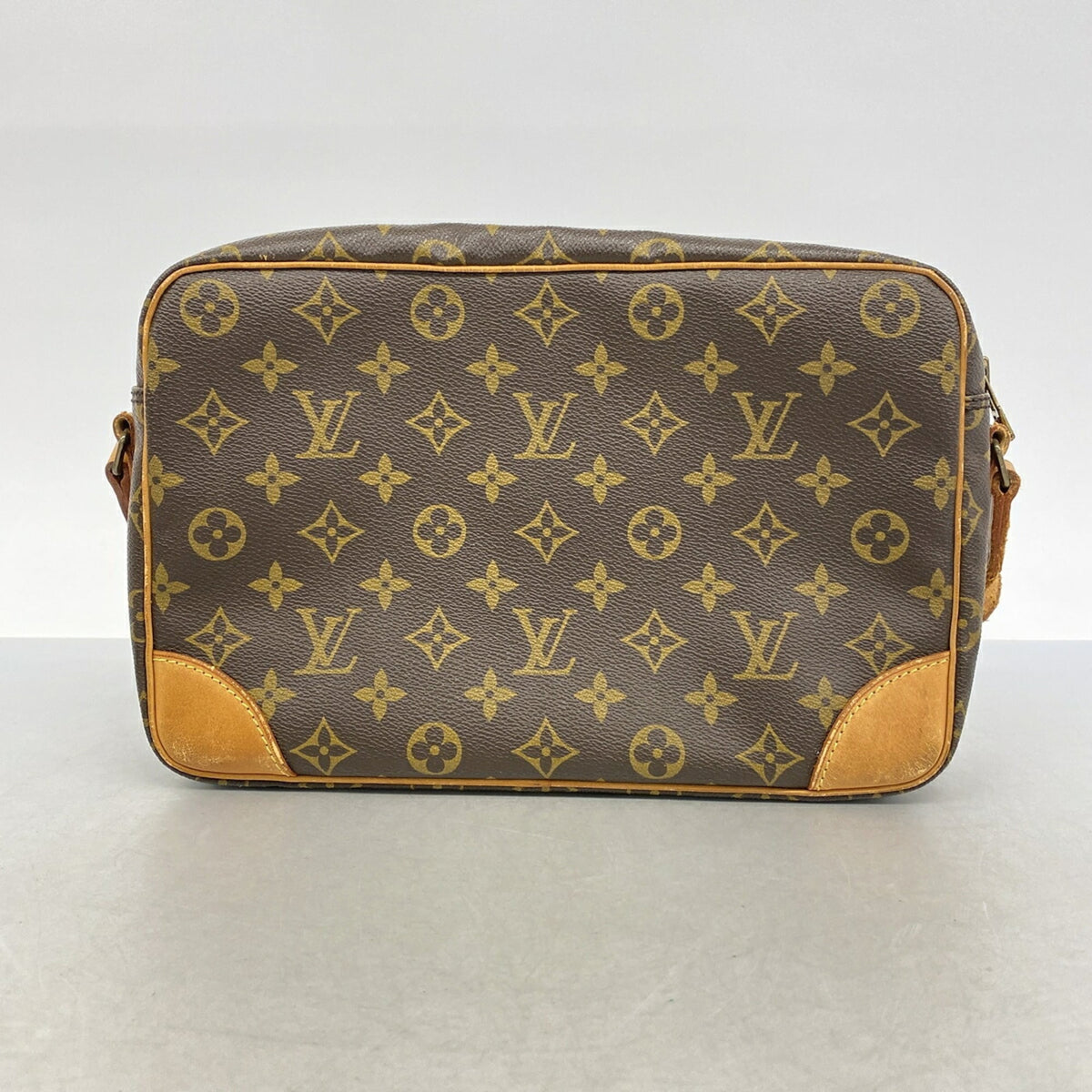 Louis Vuitton Brown Shoulder Bag (Pre-Owned)