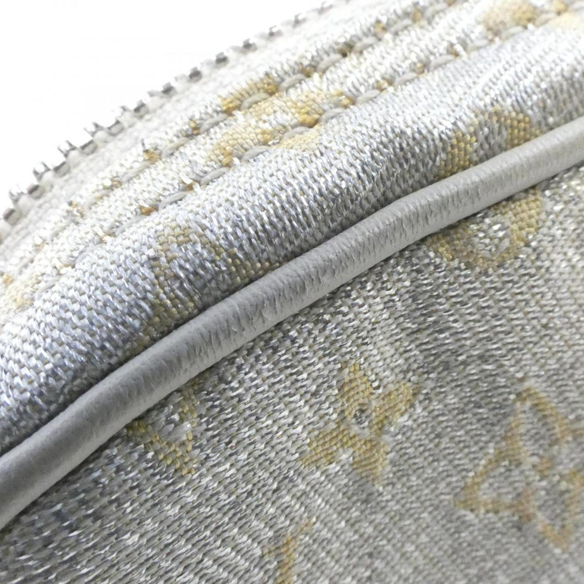 Louis Vuitton Silver Canvas Shoulder Bag (Pre-Owned)