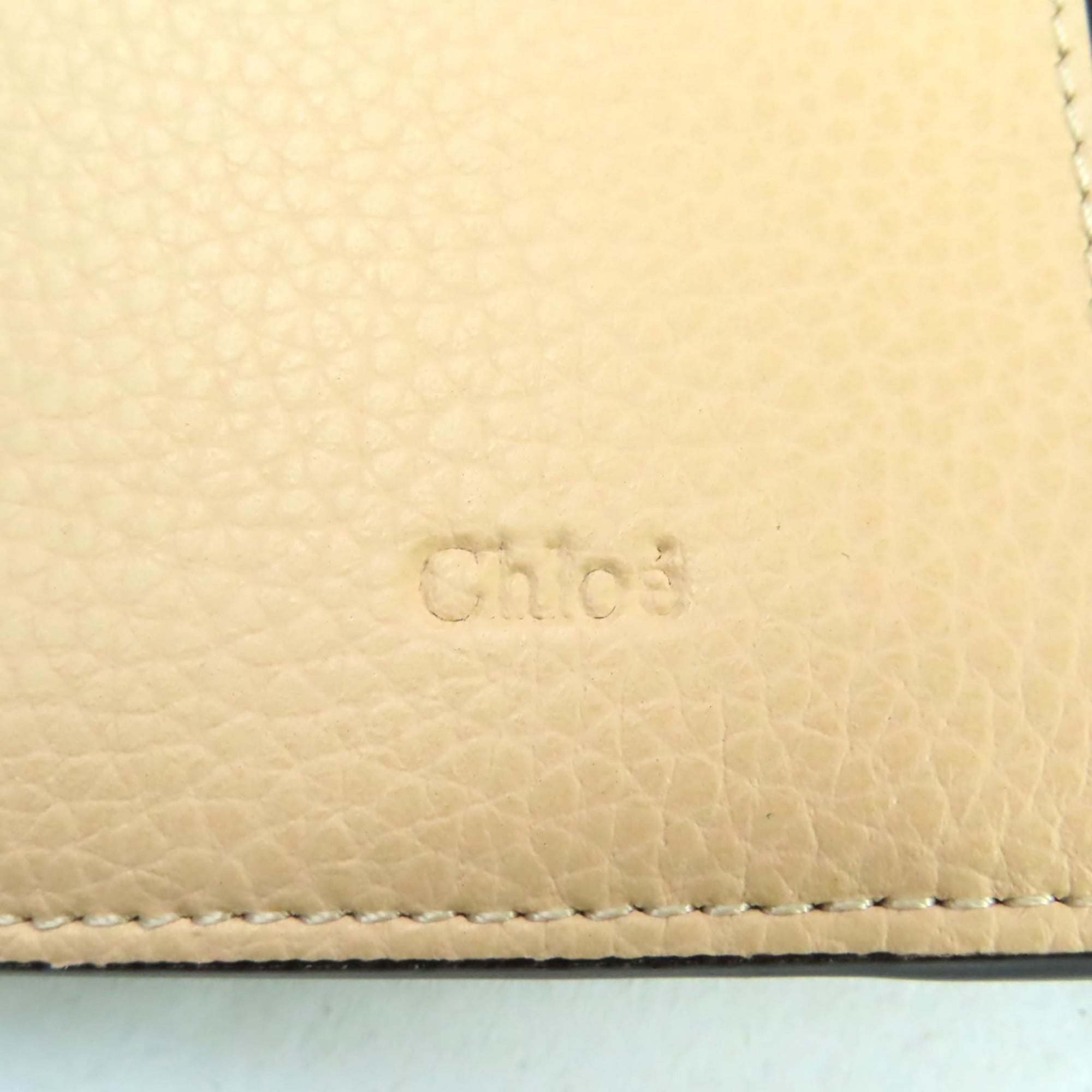 Chloé Beige Leather Long Wallet (Bi-Fold) (Pre-Owned)