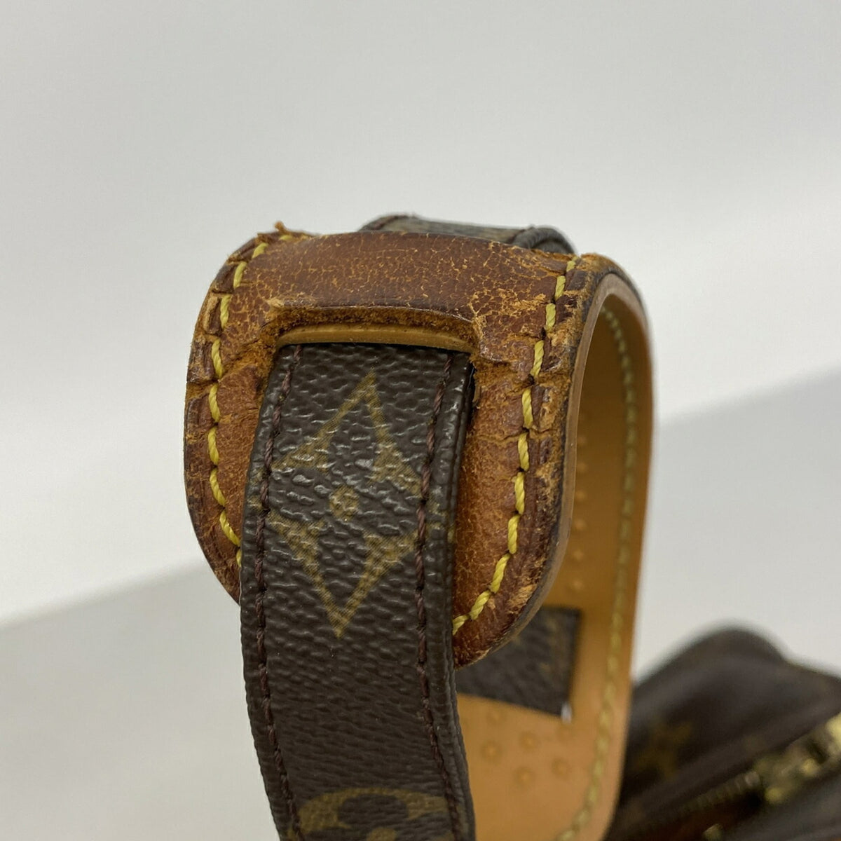 Louis Vuitton Brown Shoulder Bag (Pre-Owned)