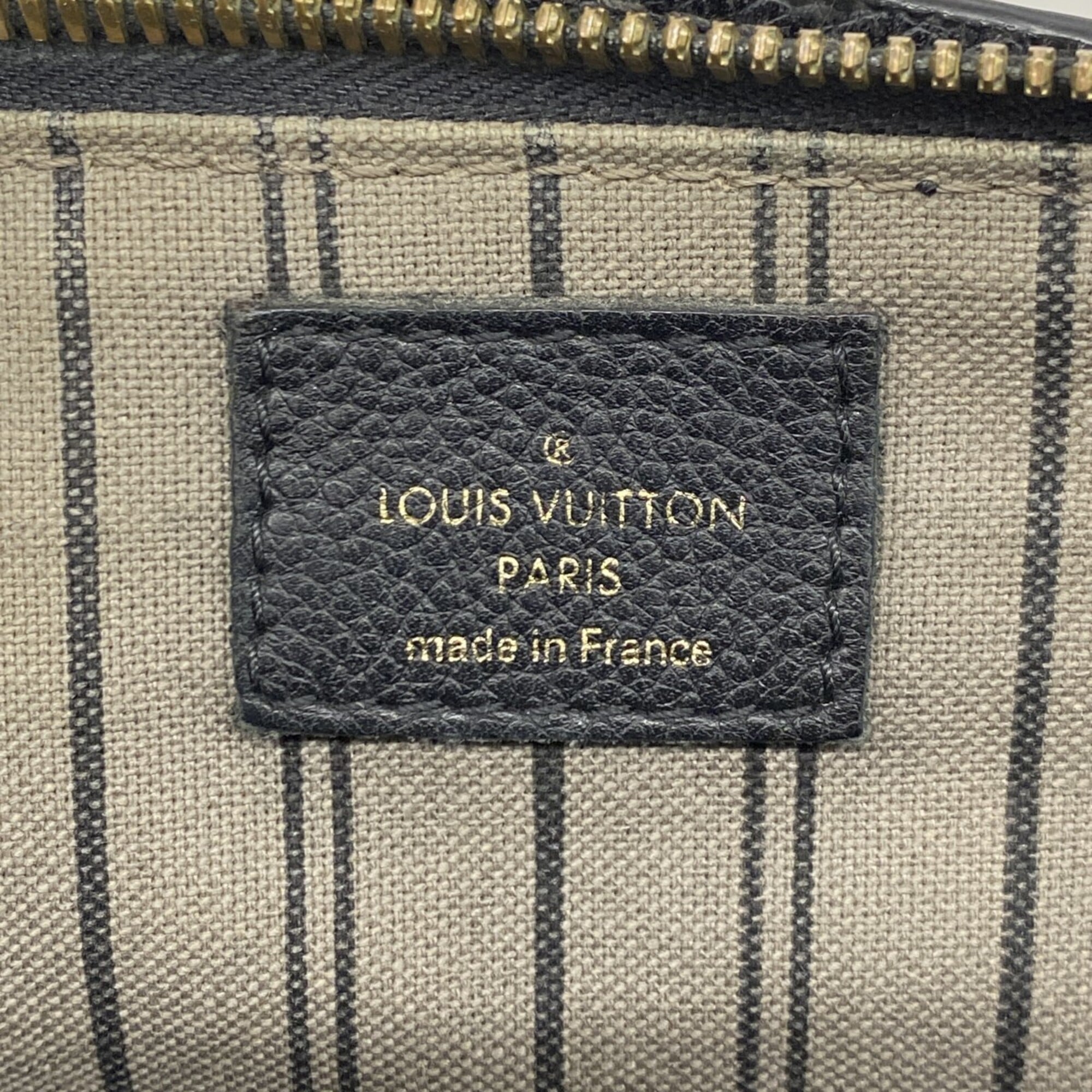 Louis Vuitton Noir Handbag (Pre-Owned)