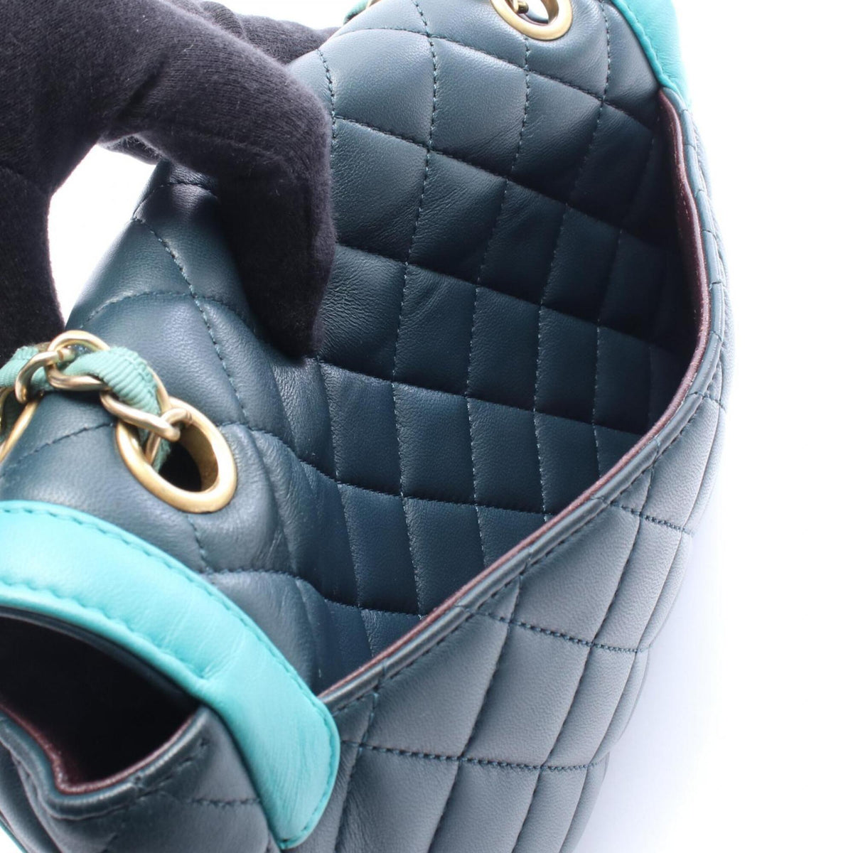 Chanel Green Leather Handbag Shoulder Bag (Pre-Owned)