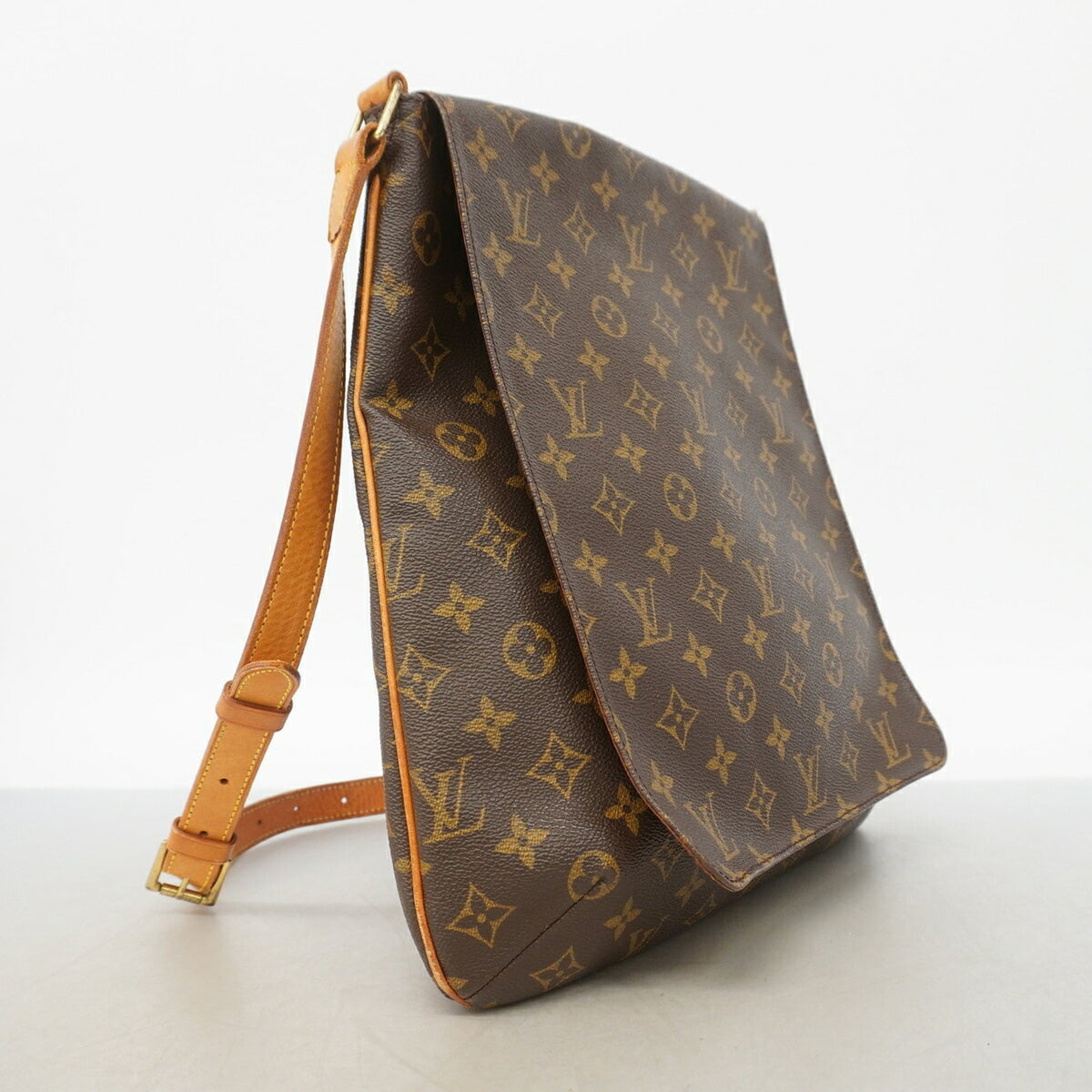 Louis Vuitton Brown Shoulder Bag (Pre-Owned)