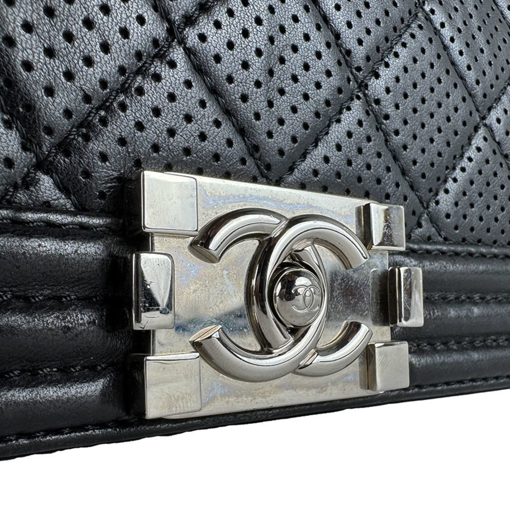 Chanel Black Leather Shoulder Bag (Pre-Owned)