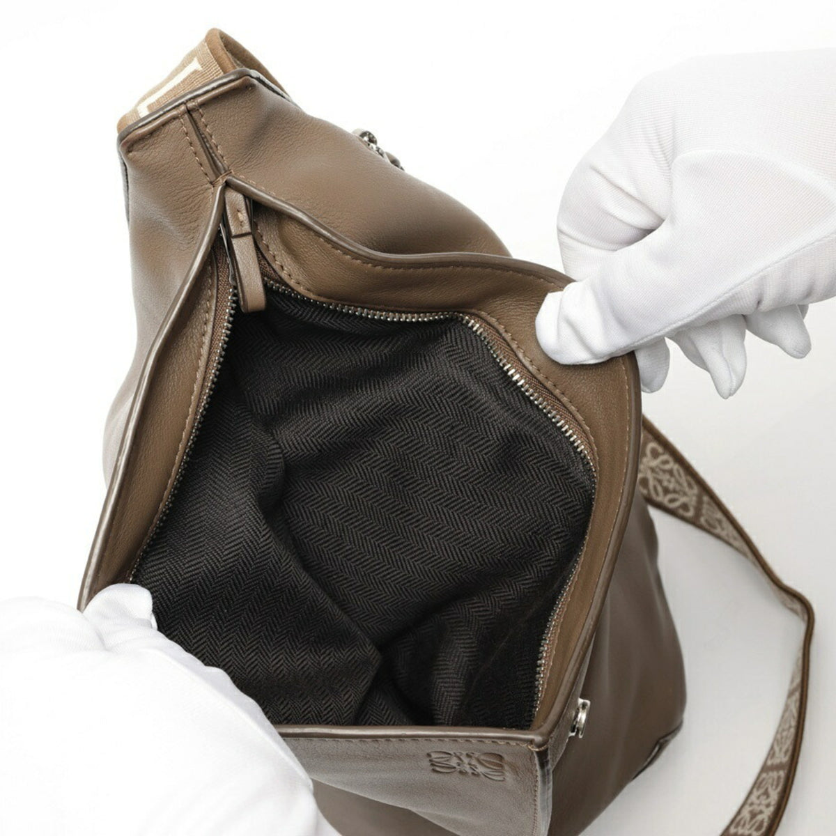 Loewe Anton Brown Leather Shoulder Bag (Pre-Owned)