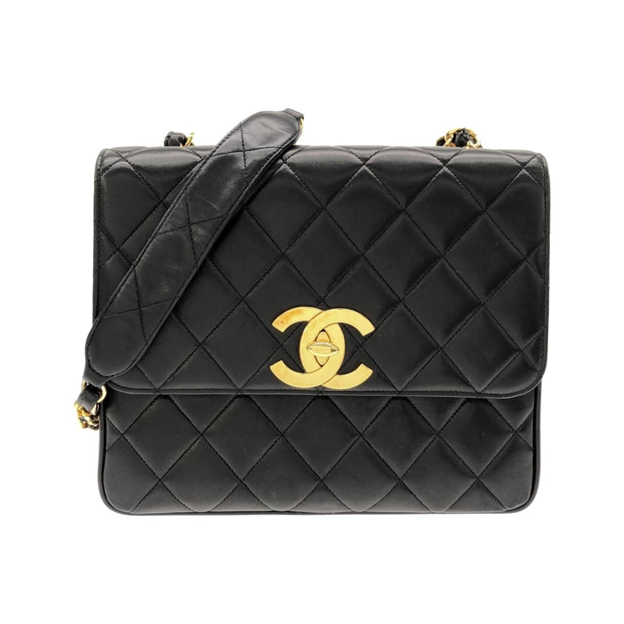 Chanel Black Leather Shoulder Bag (Pre-Owned)