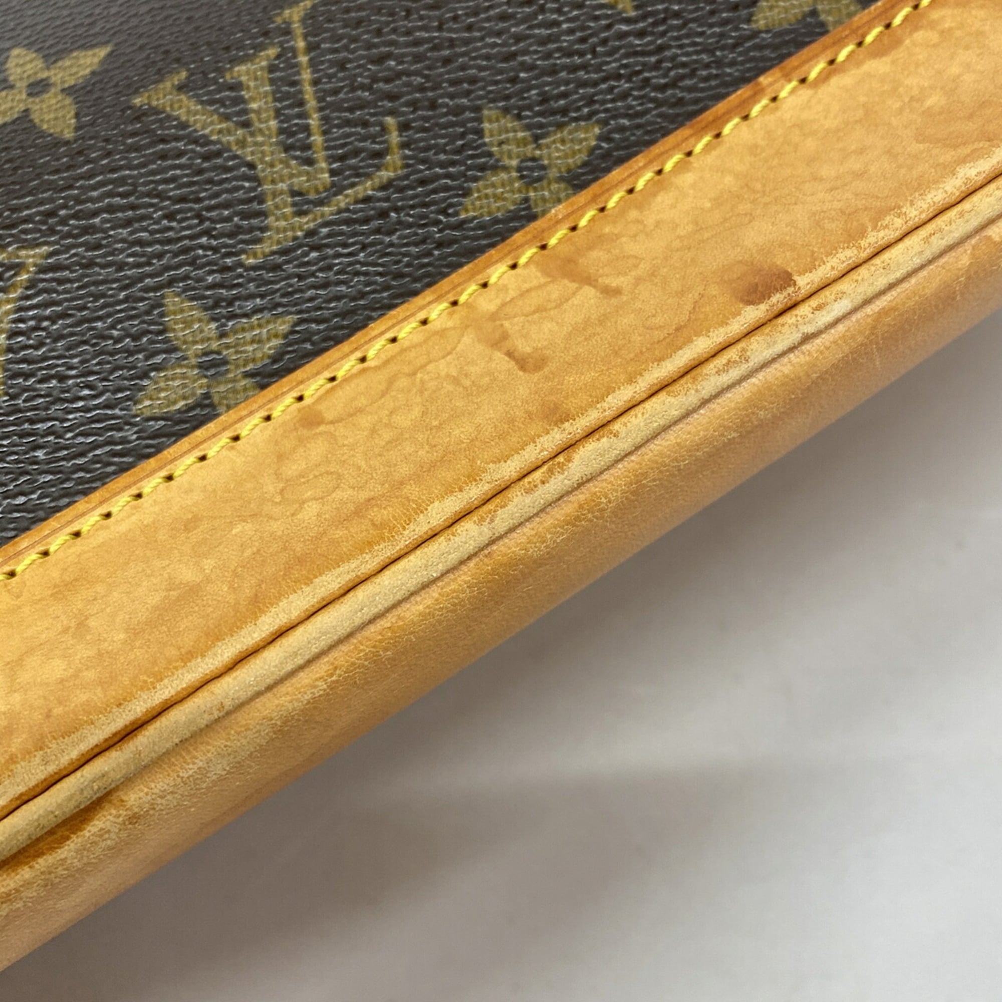 Louis Vuitton Brown Handbag (Pre-Owned)