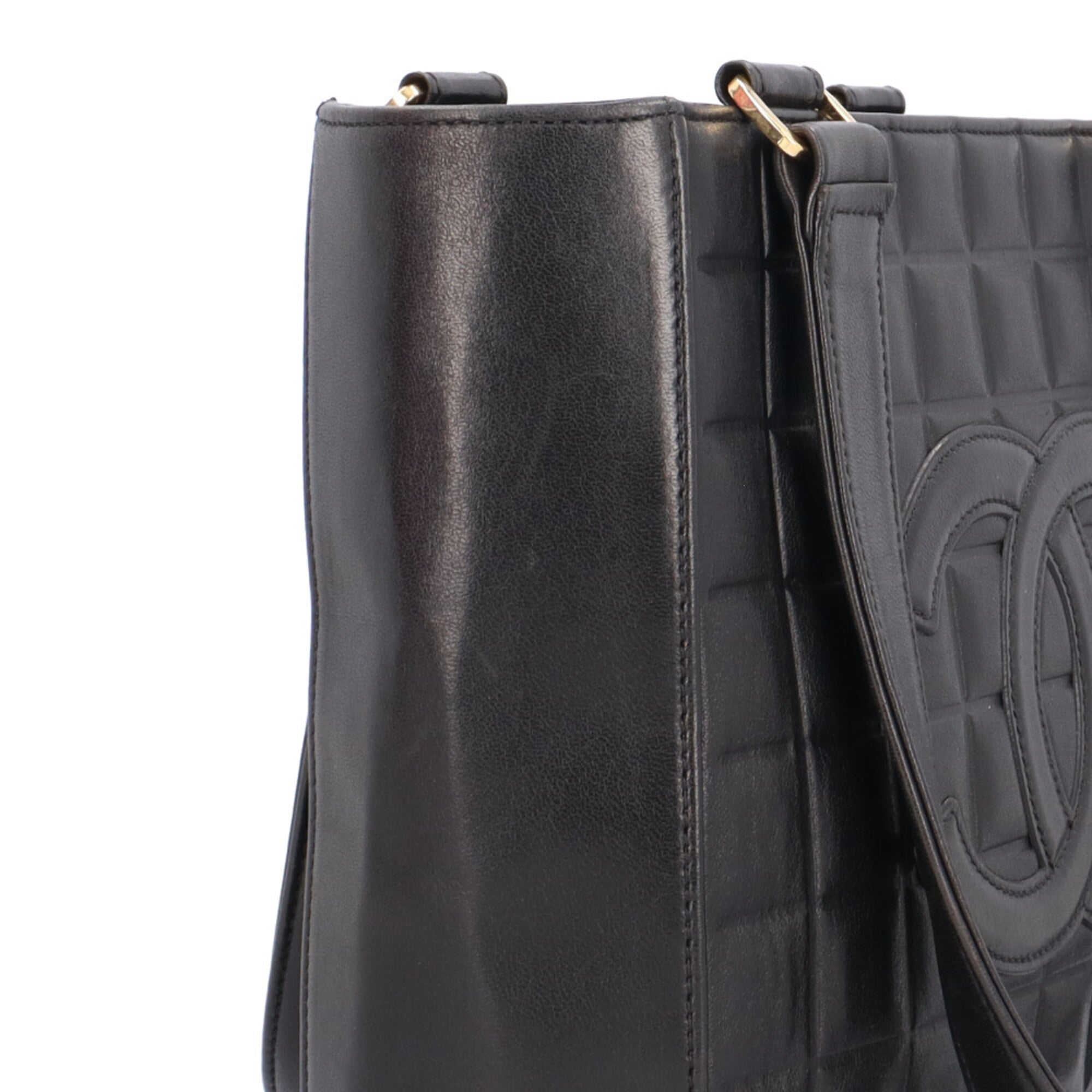 Chanel Black Leather Shoulder Bag (Pre-Owned)