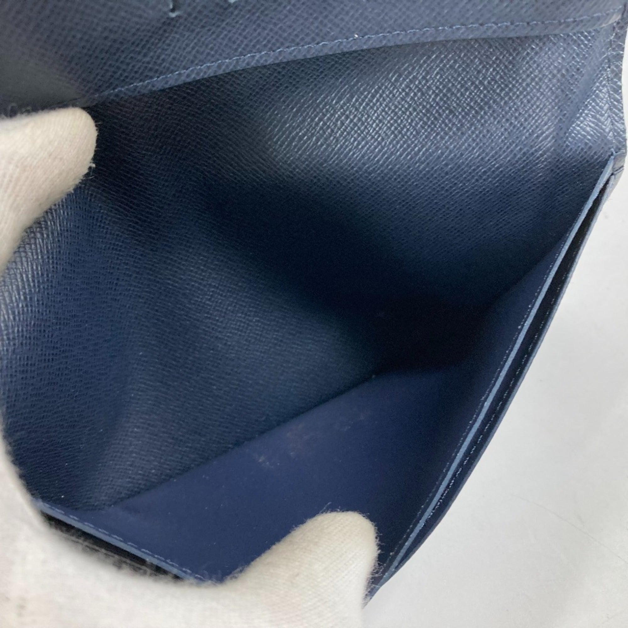 Louis Vuitton Navy Blue Taiga Leather Long Wallet (Bi-Fold) (Pre-Owned)