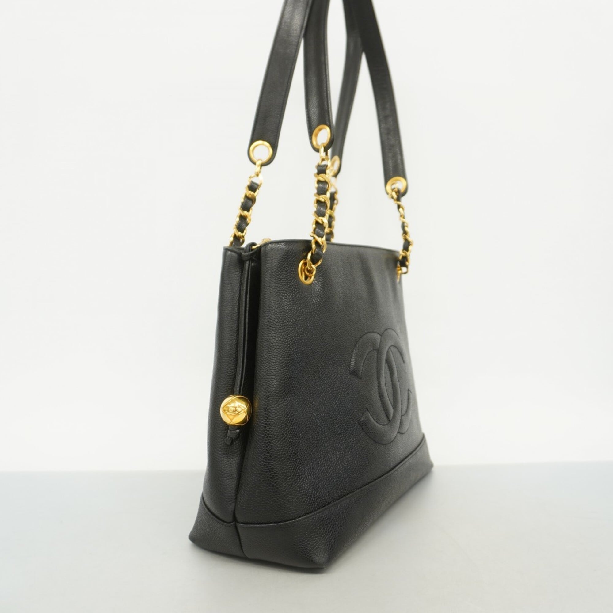 Chanel Black Grained Calfskin Shoulder Bag (Pre-Owned)