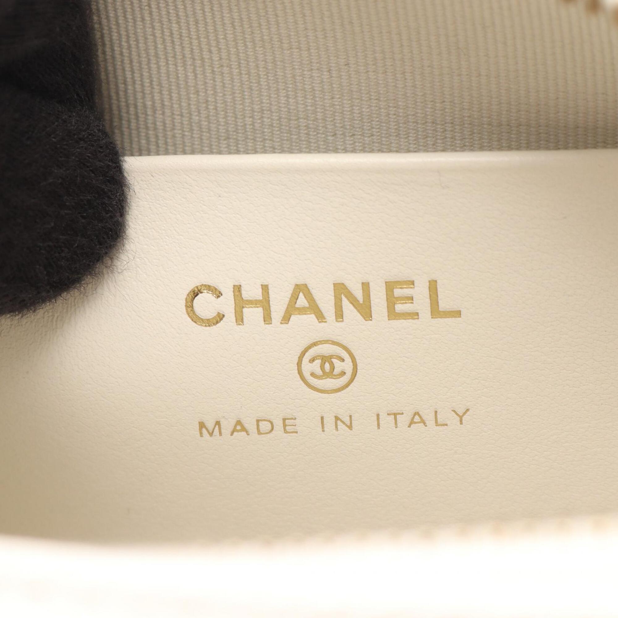 Chanel White Grained Calfskin Handbag Shoulder Bag (Pre-Owned)