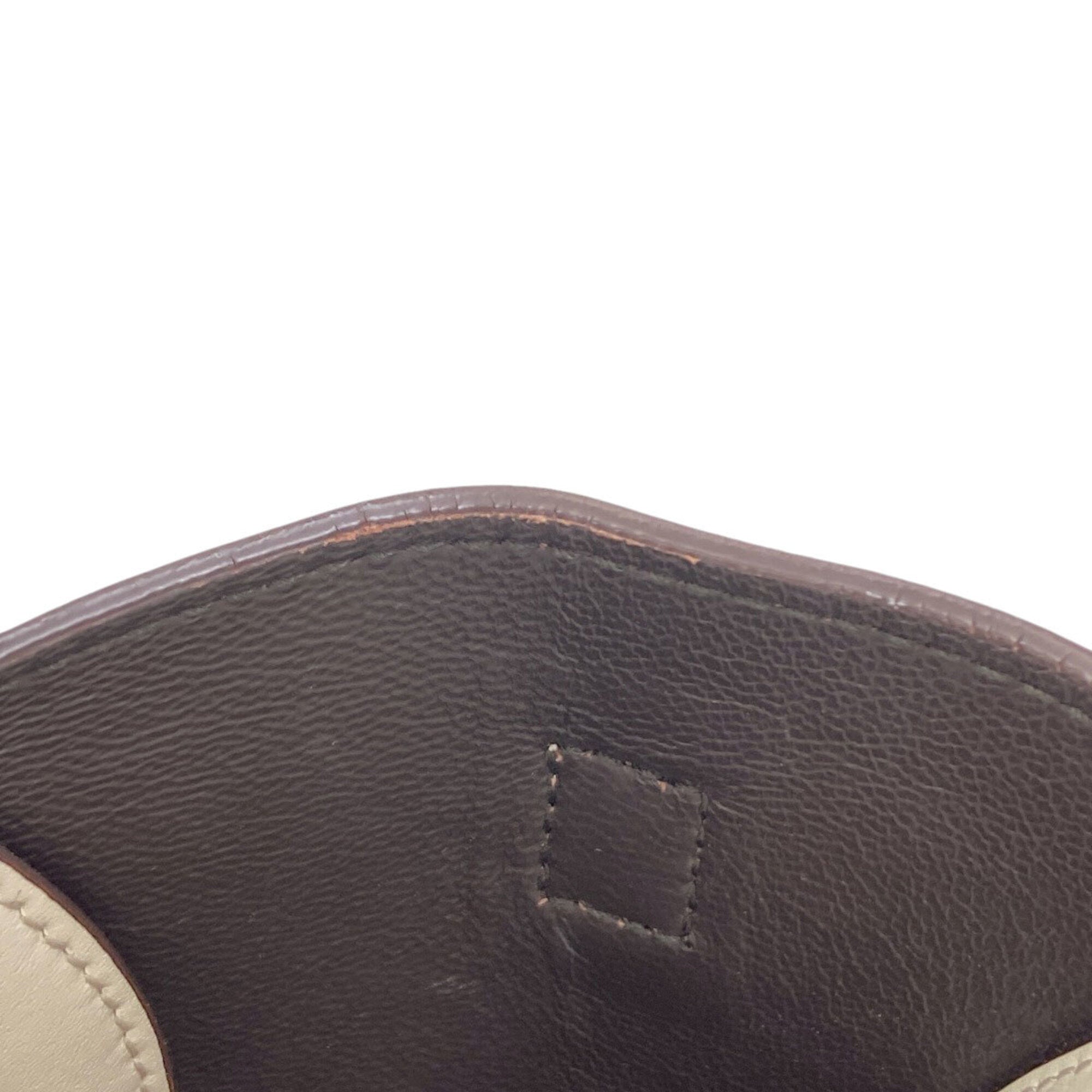 Salvatore Ferragamo White Leather Handbag (Pre-Owned)