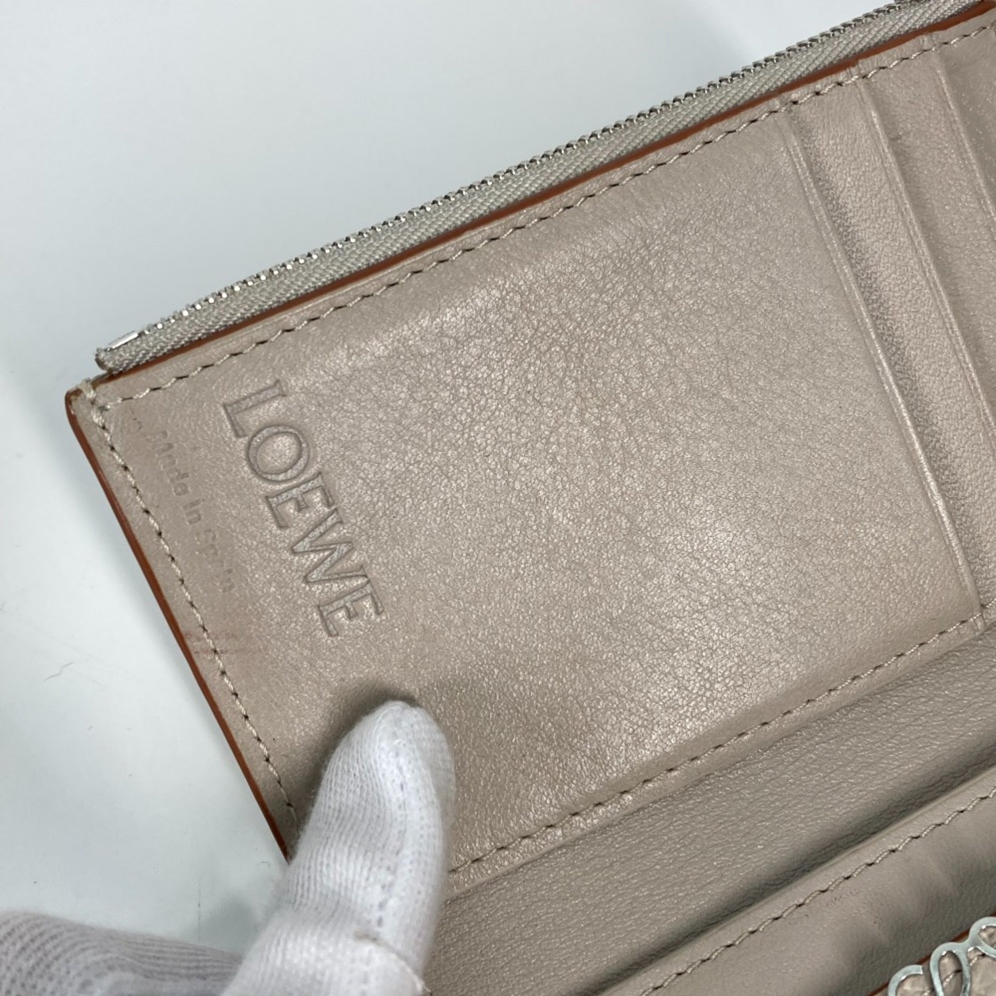 Loewe Beige Leather Wallet (Tri-Fold) (Pre-Owned)