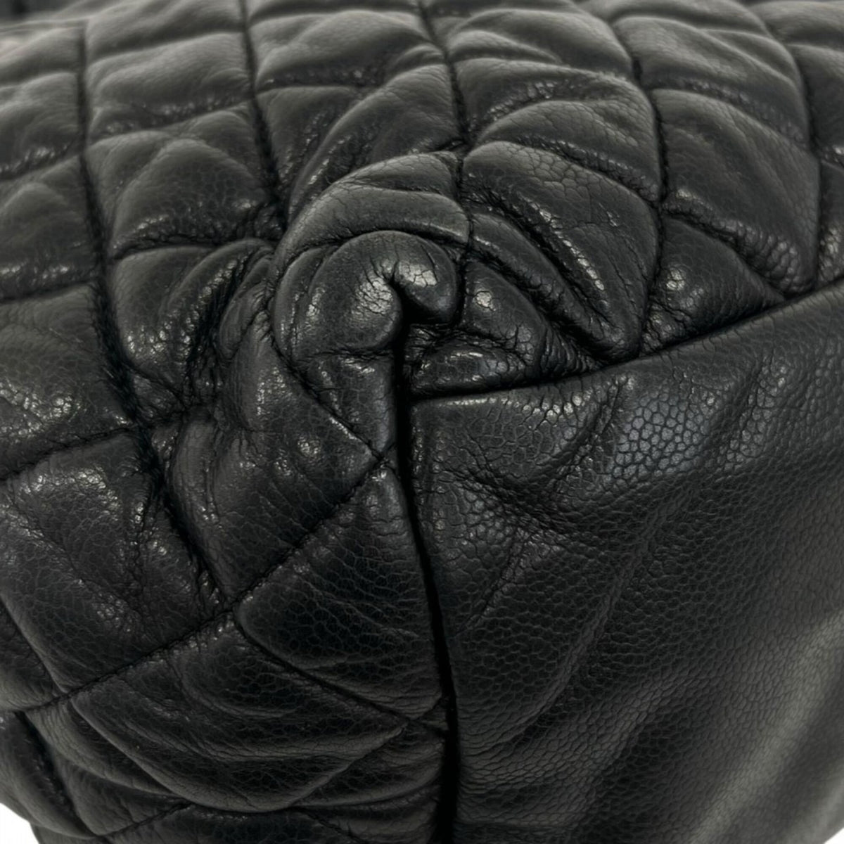 Chanel Black Leather Handbag (Pre-Owned)