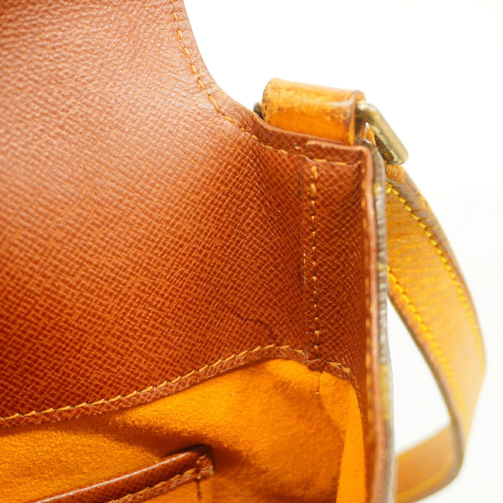 Louis Vuitton Brown Shoulder Bag (Pre-Owned)
