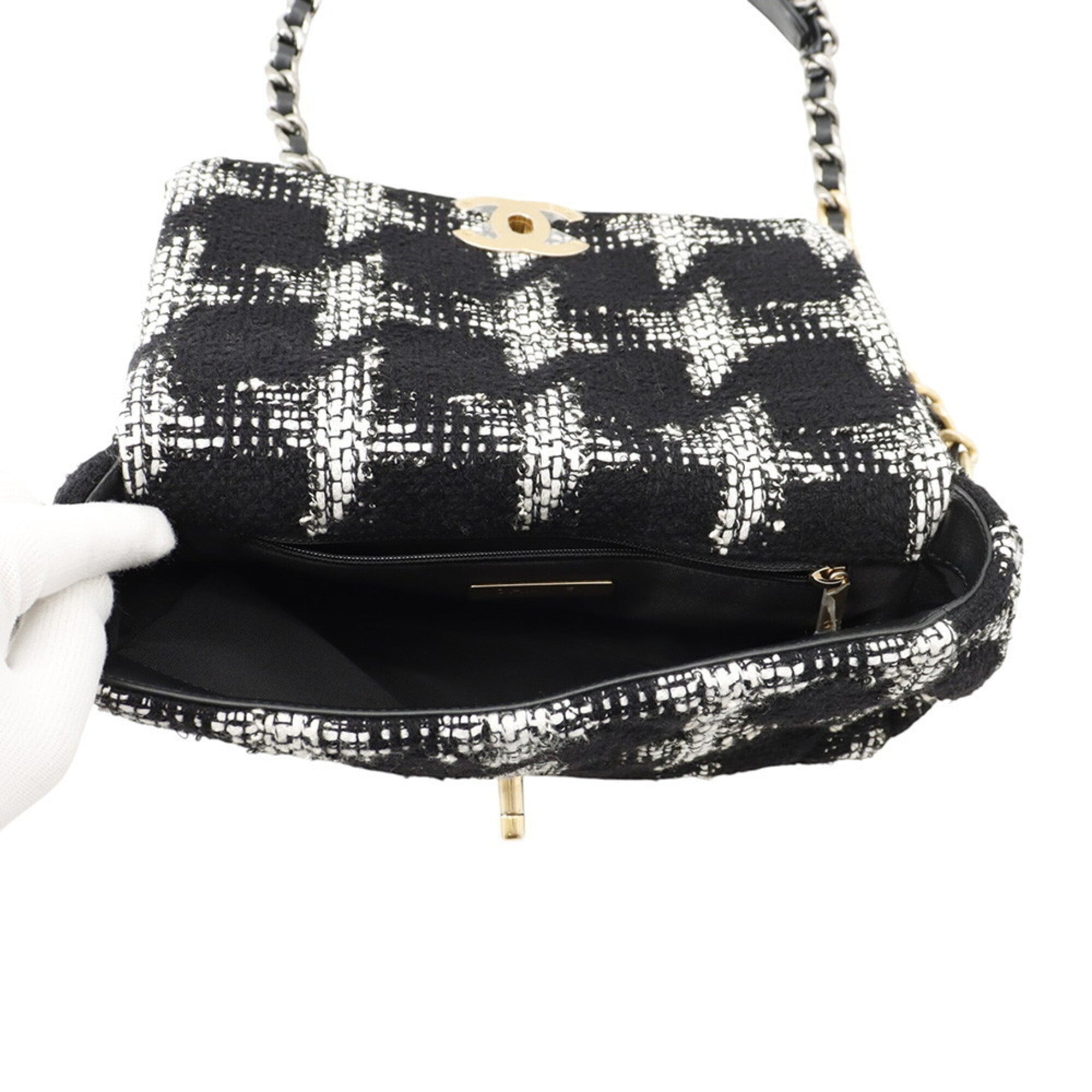 Chanel Black White Tweed Shoulder Bag (Pre-Owned)