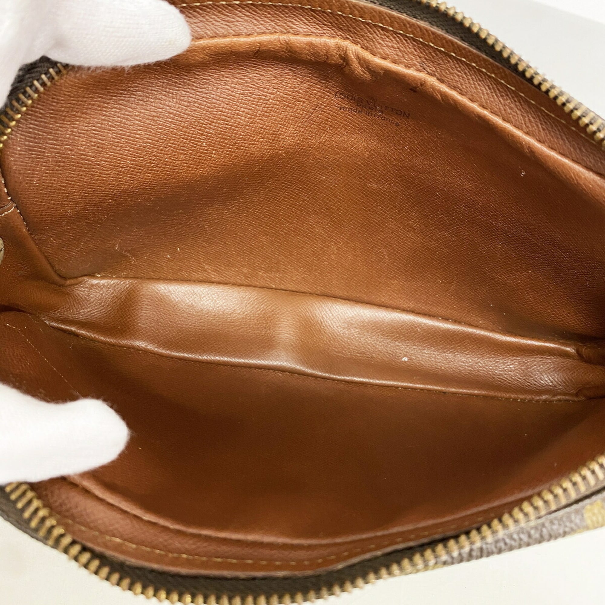 Louis Vuitton Brown Clutch Bag (Pre-Owned)