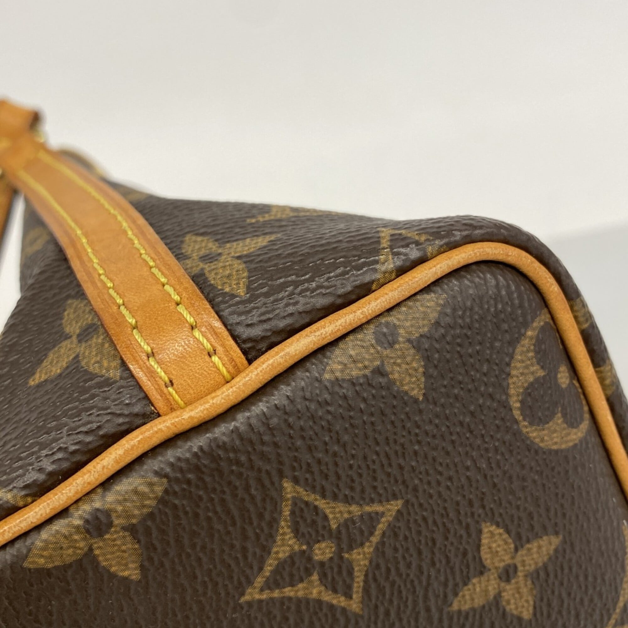 Louis Vuitton Brown Shoulder Bag (Pre-Owned)