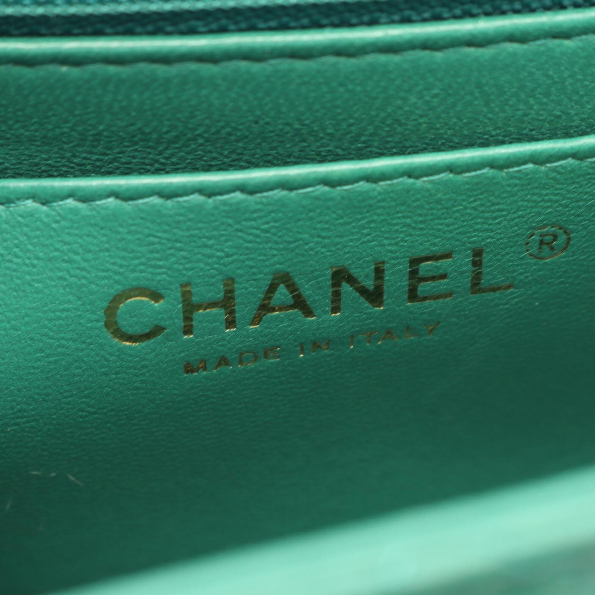 Chanel Green Leather Handbag Shoulder Bag (Pre-Owned)