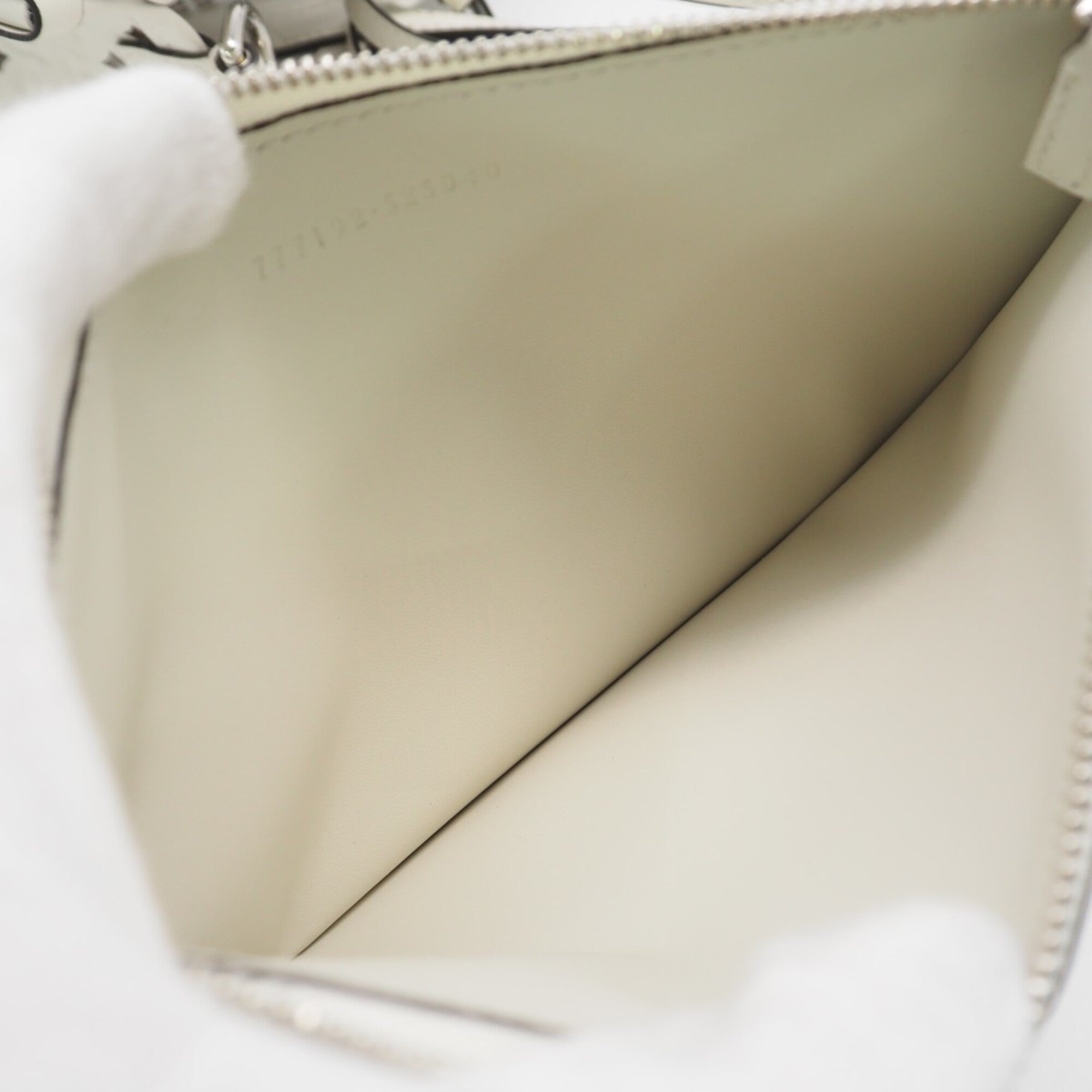 Gucci White Leather Handbag Pouch Tote Bag (Pre-Owned)