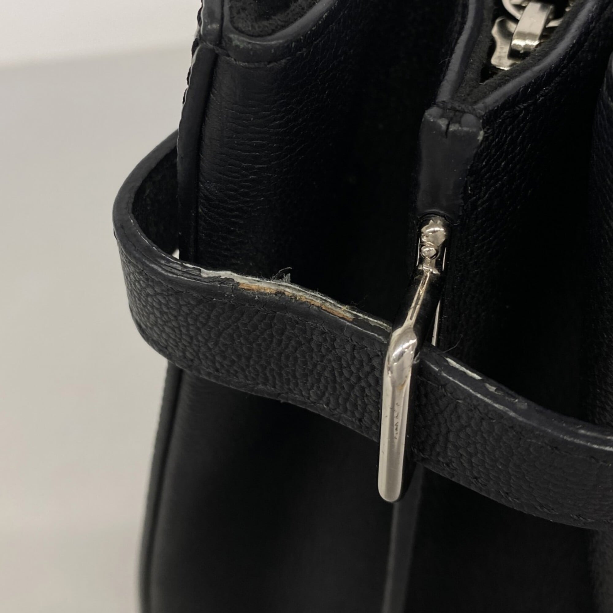Louis Vuitton Noir Handbag (Pre-Owned)