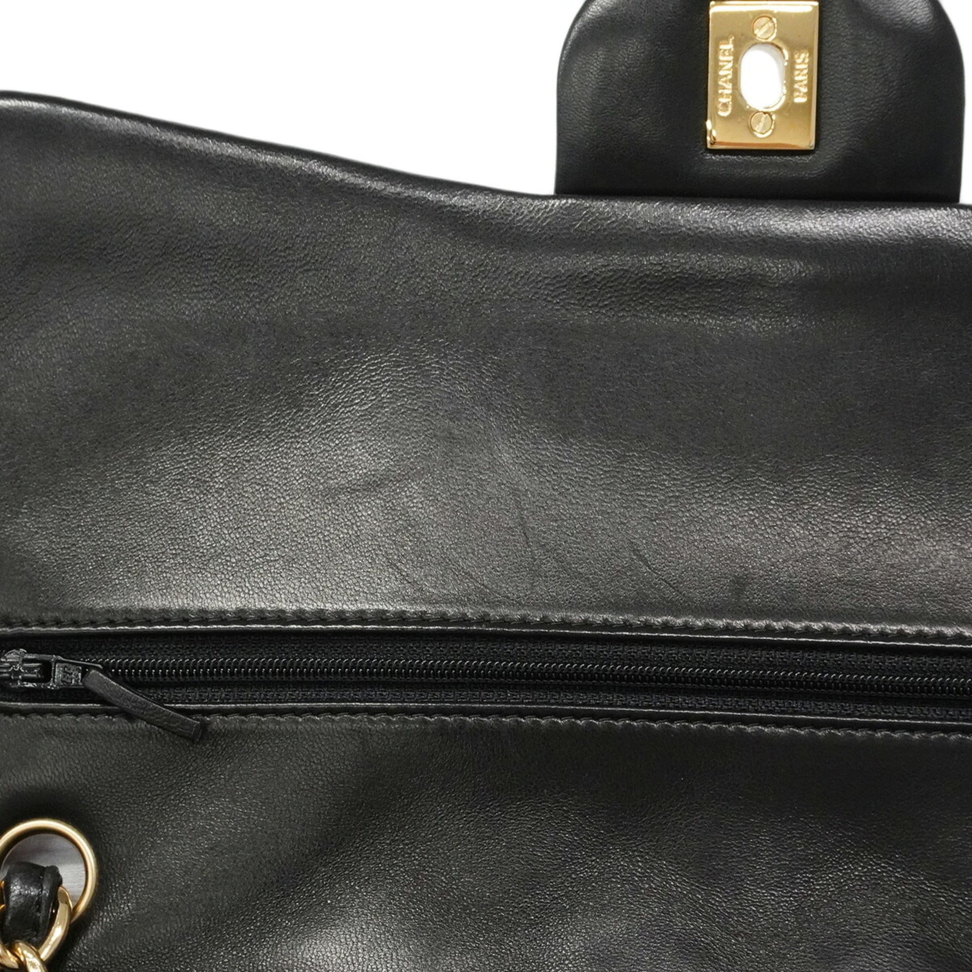 Chanel Black Leather Shoulder Bag (Pre-Owned)