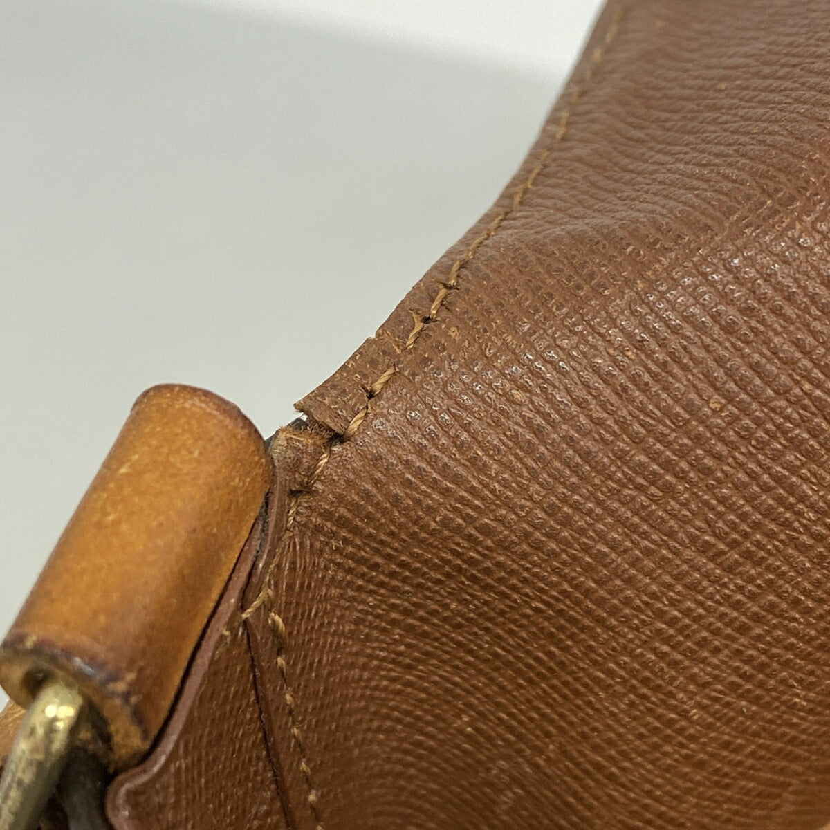 Louis Vuitton Brown Shoulder Bag (Pre-Owned)