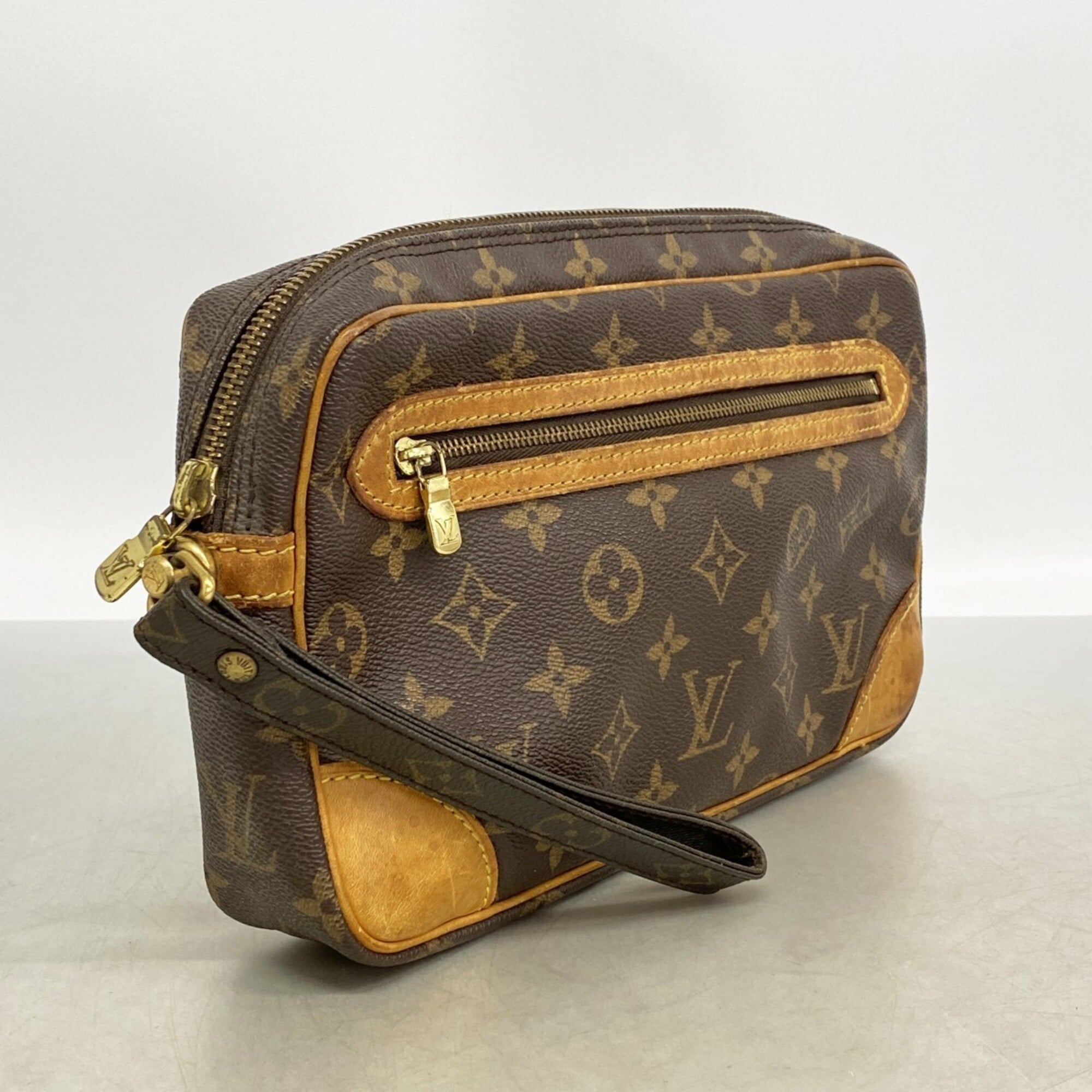 Louis Vuitton Brown Clutch Bag (Pre-Owned)