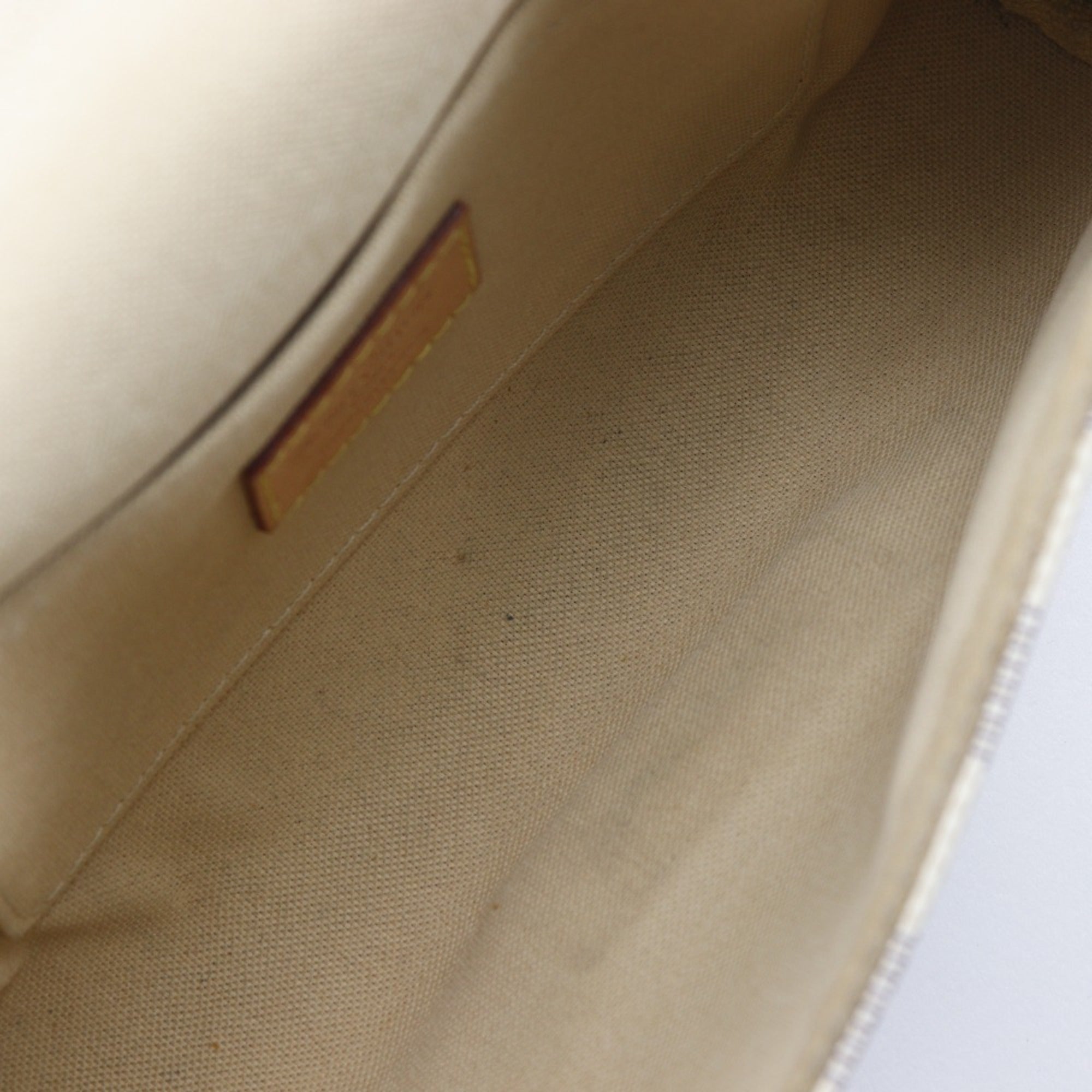Louis Vuitton White Damier Azur Canvas Shoulder Bag (Pre-Owned)