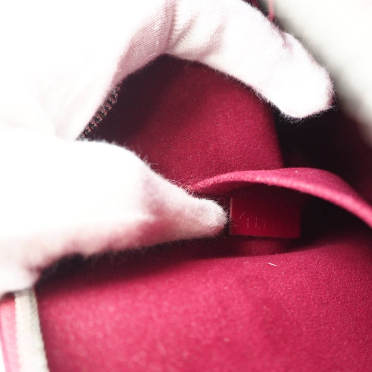 Louis Vuitton Red Color Leather Handbag (Pre-Owned)