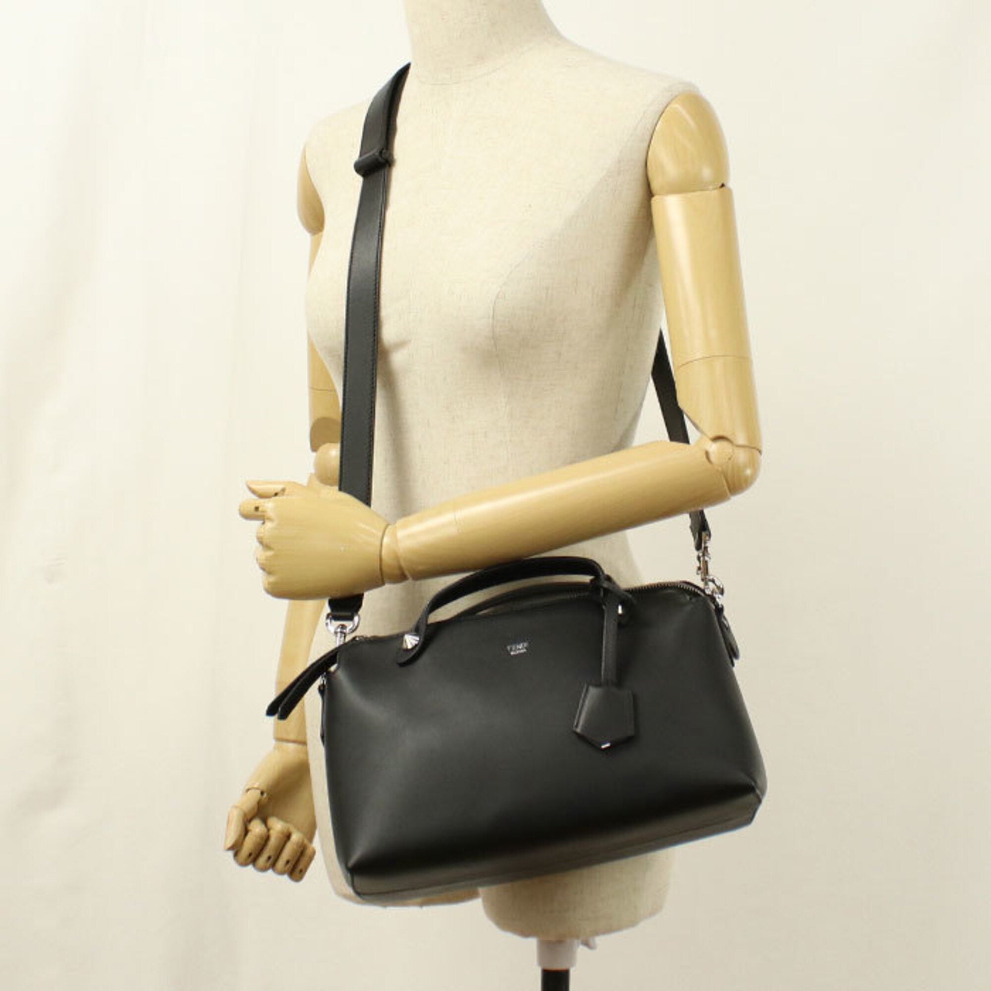 Fendi Black Leather Handbag (Pre-Owned)