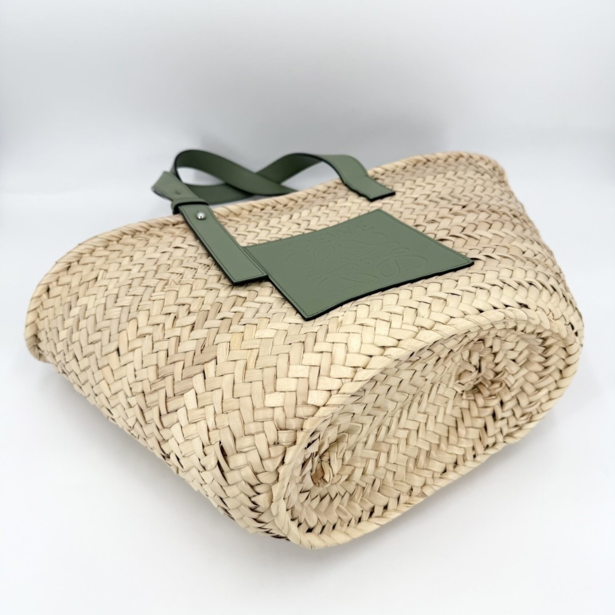 Loewe Beige Green Basket Handbag (Pre-Owned)