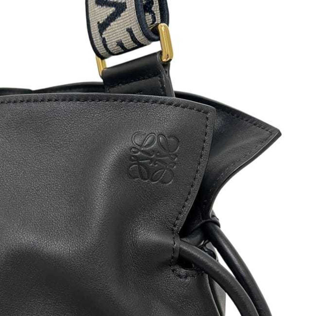 Loewe Black Leather Shoulder Bag (Pre-Owned)