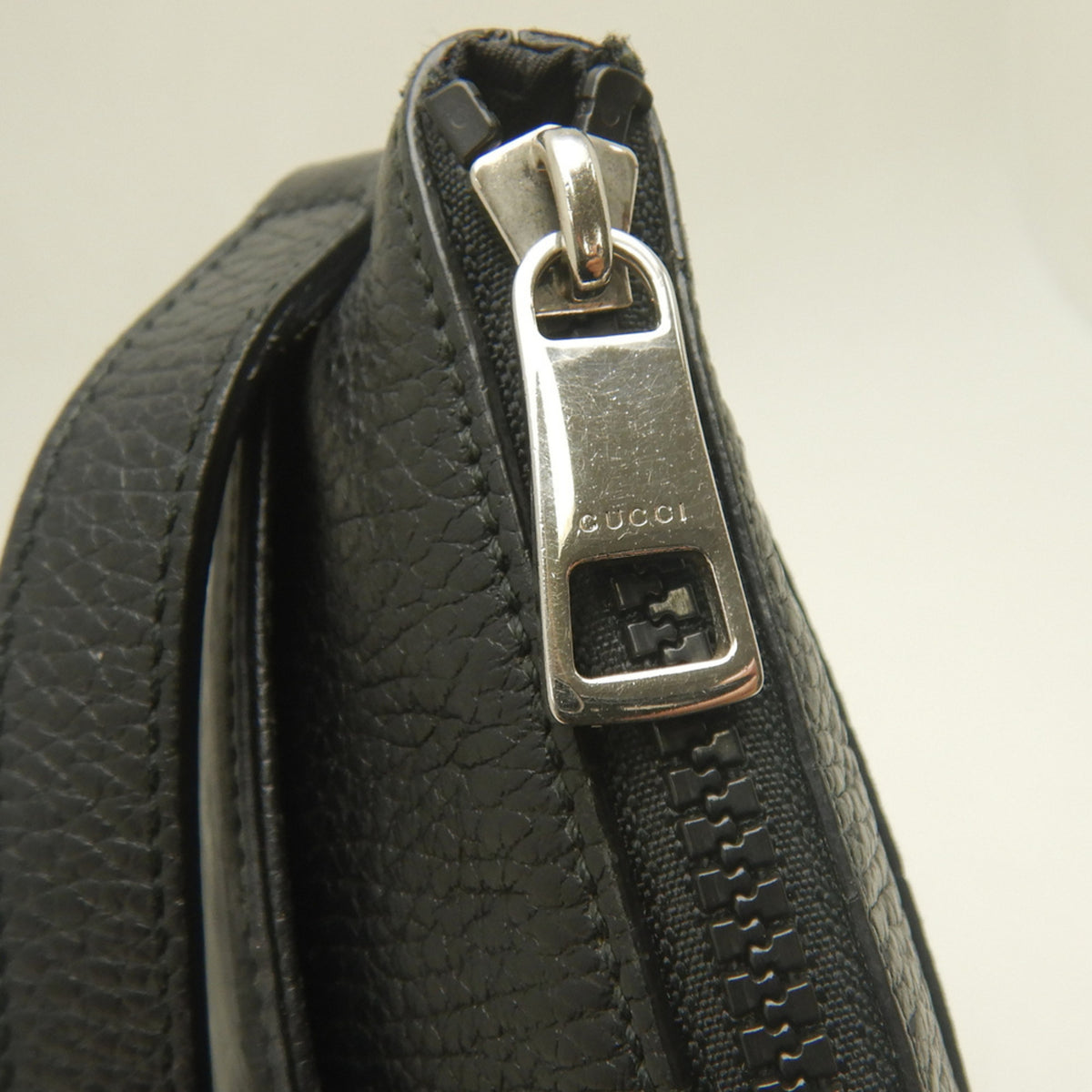 Gucci Black Nylon Leather Shoulder Bag (Pre-Owned)