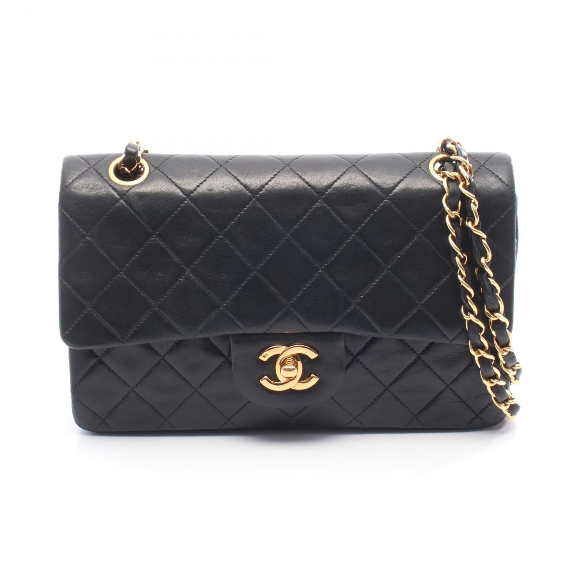 Chanel Black Leather Shoulder Bag (Pre-Owned)