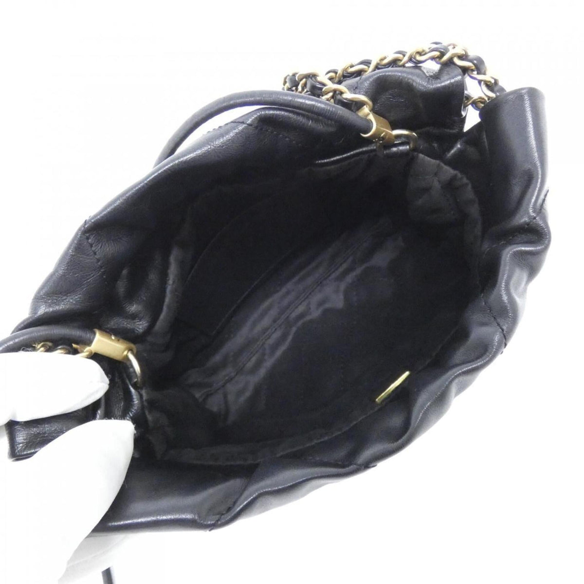 Chanel Black Leather Handbag (Pre-Owned)