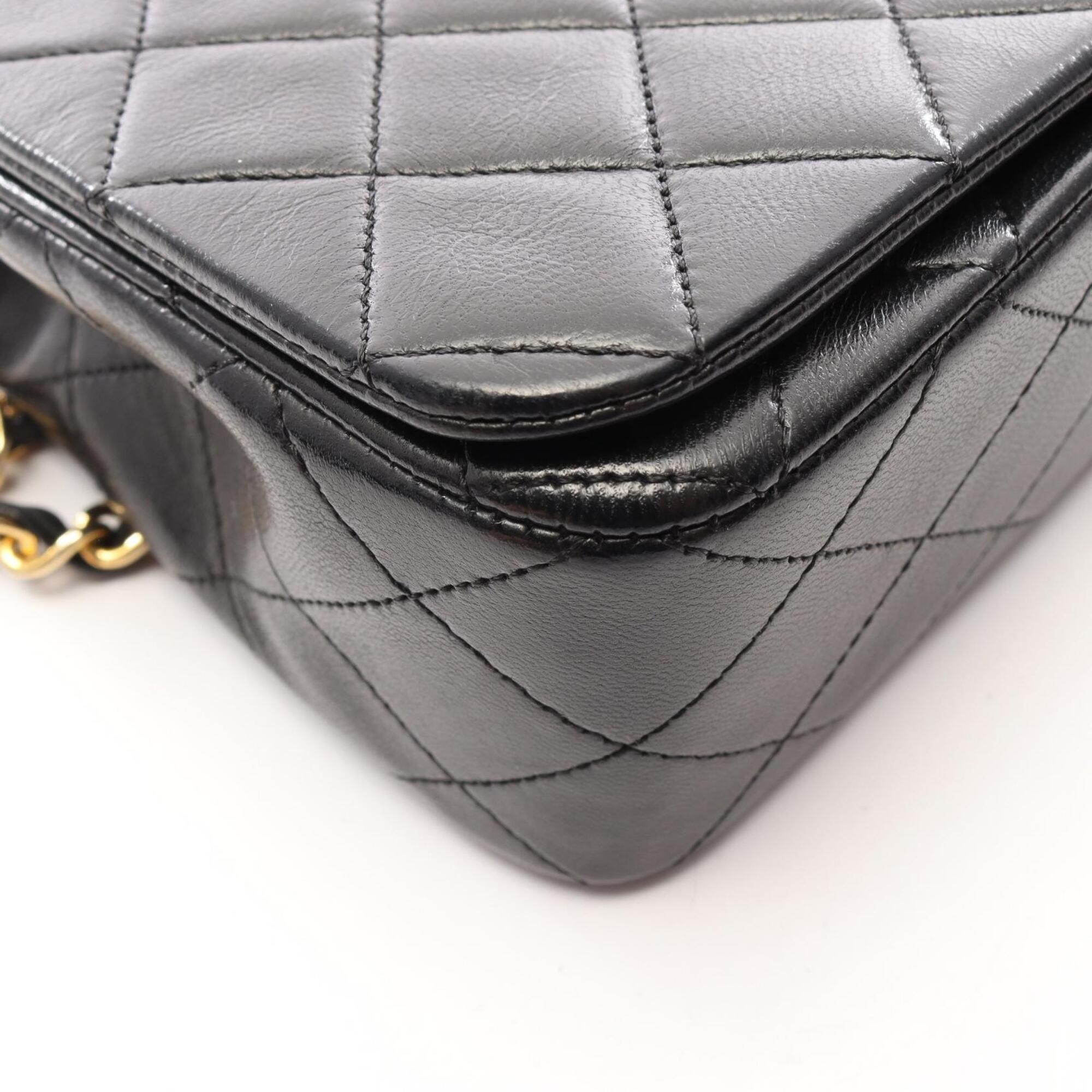Chanel Black Leather Shoulder Bag (Pre-Owned)