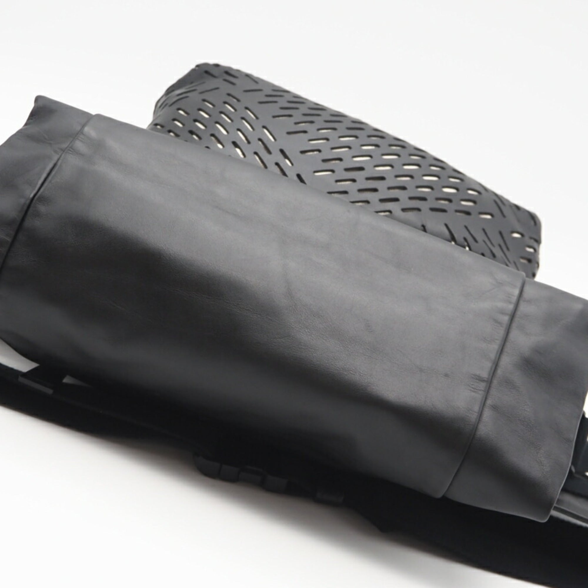 Bottega Veneta Black Leather Sling Bag (Pre-Owned)