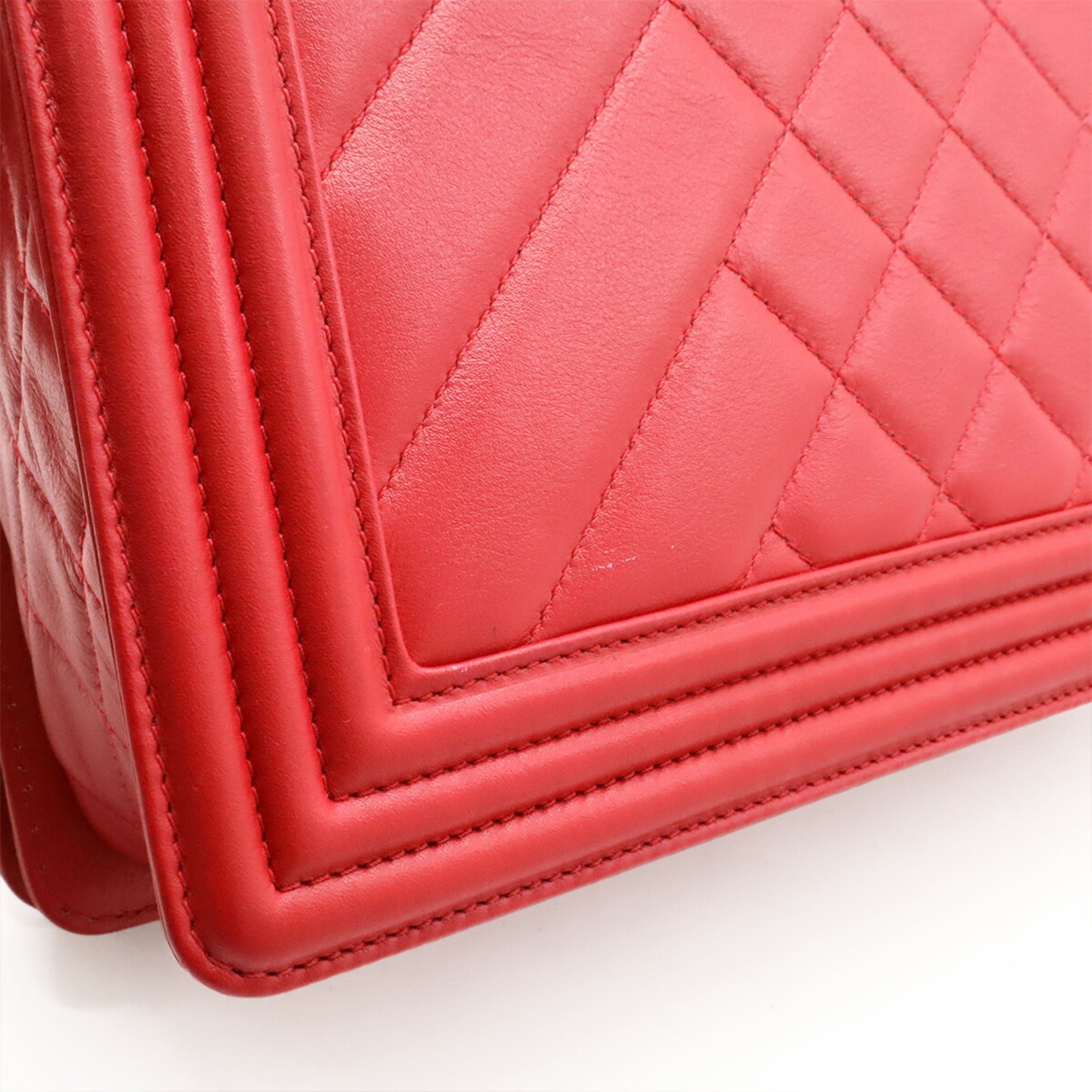 Chanel Red Color Leather Shoulder Bag (Pre-Owned)