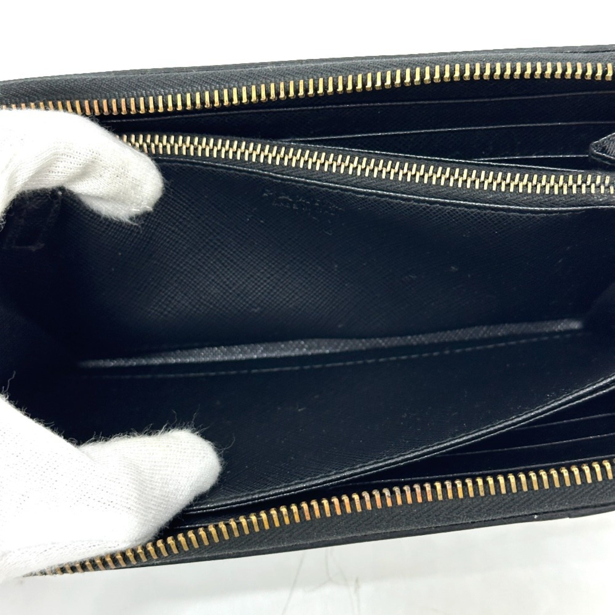 Prada Black Saffiano Long Wallet (Bi-Fold) (Pre-Owned)