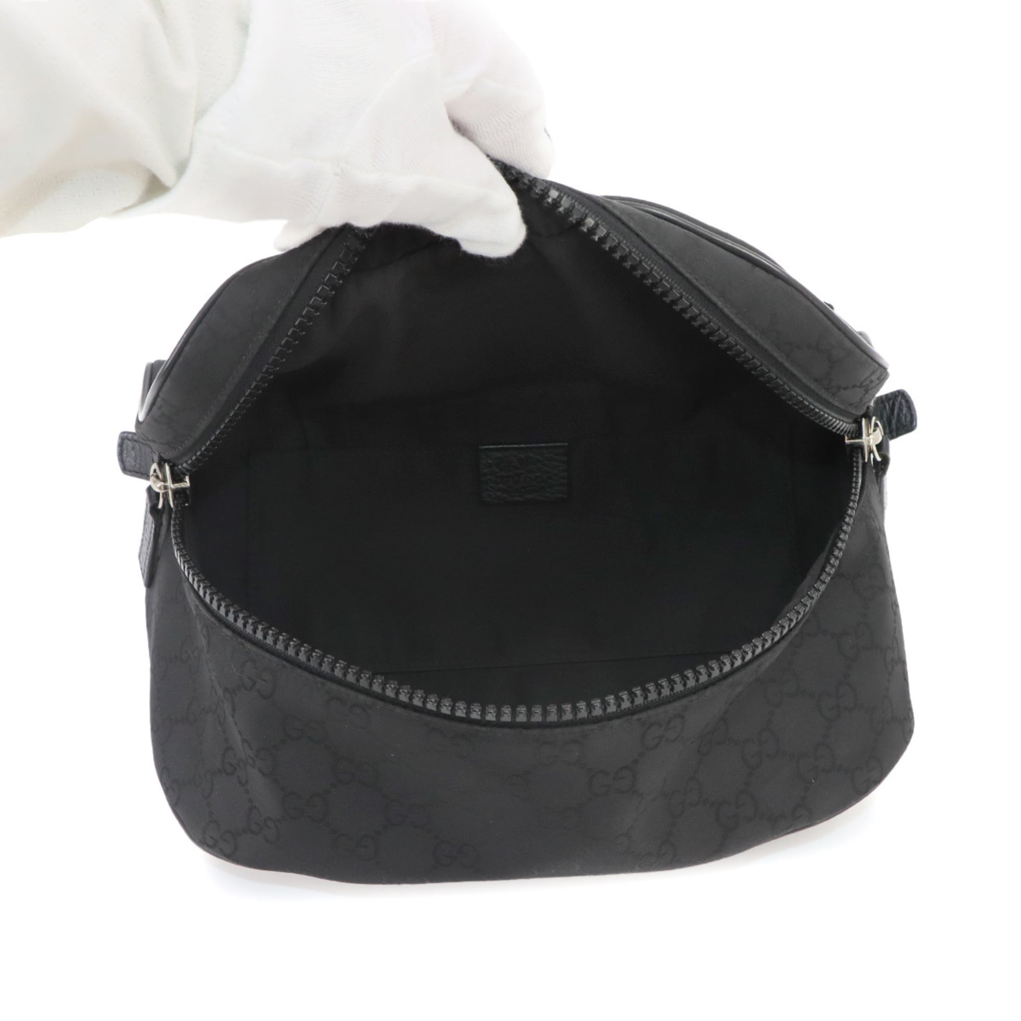 Gucci Black Nylon Leather Crossbody Bag Sling Bag (Pre-Owned)