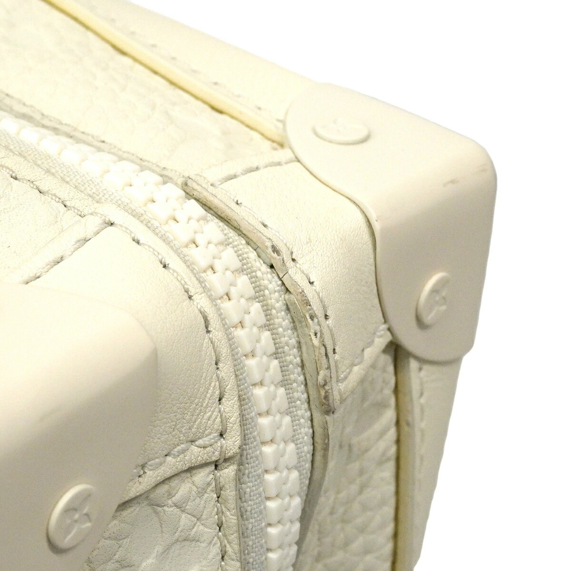 Louis Vuitton Blanc Shoulder Bag (Pre-Owned)