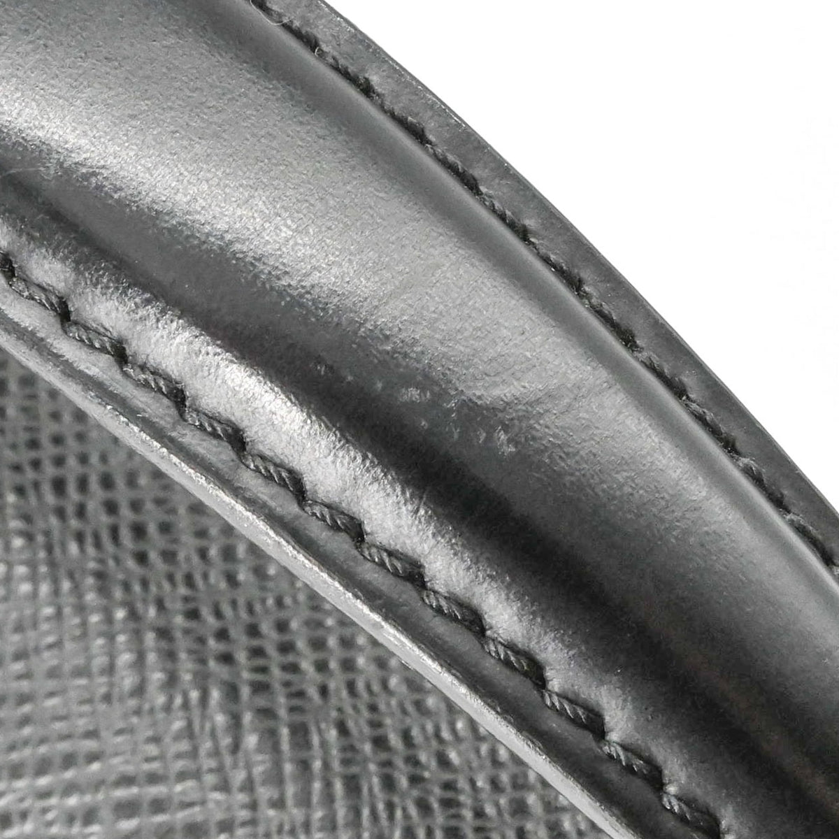 Louis Vuitton Black Taiga Leather Leather Handbag (Pre-Owned)
