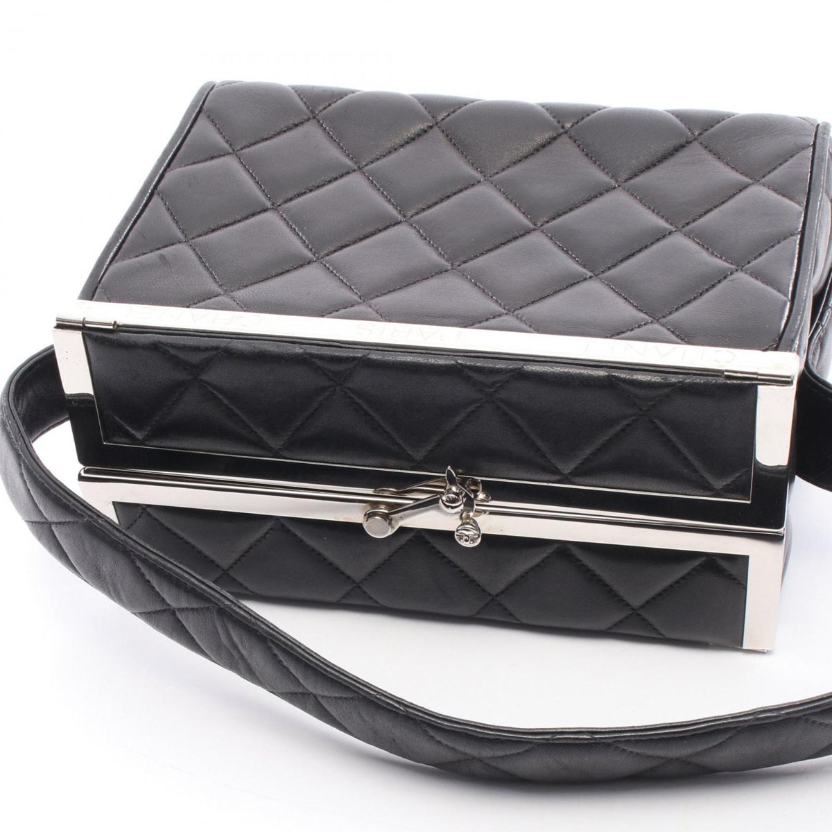 Chanel Black Leather Handbag (Pre-Owned)