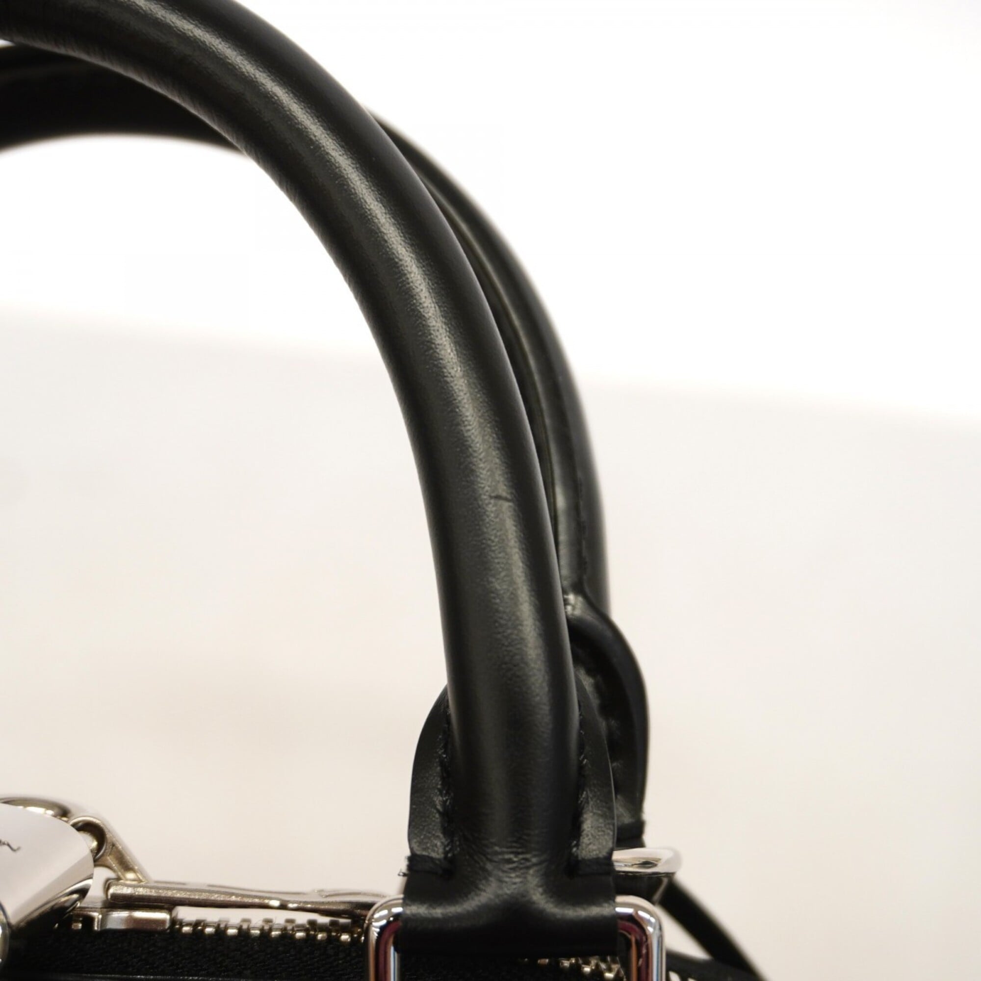 Louis Vuitton Noir Handbag (Pre-Owned)