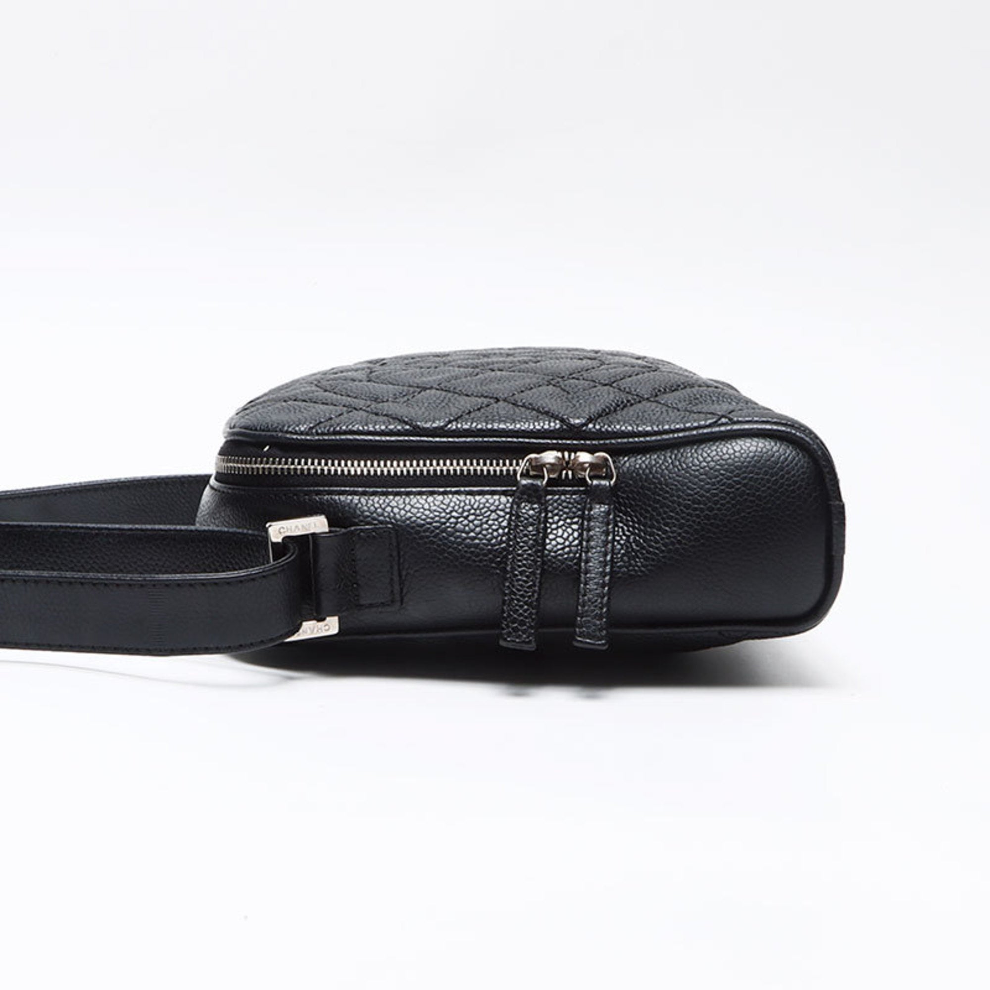 Chanel Black Shoulder Bag (Pre-Owned)