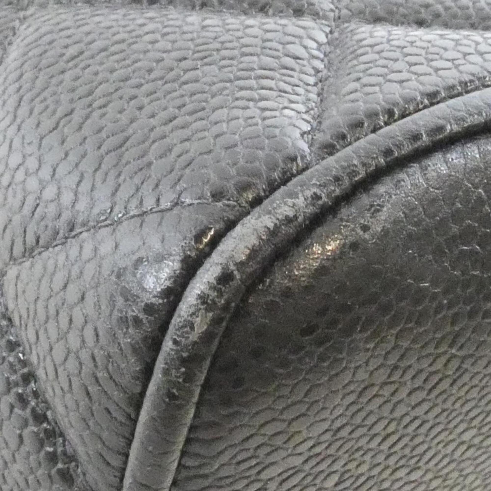 Chanel Black Grained Calfskin Handbag (Pre-Owned)